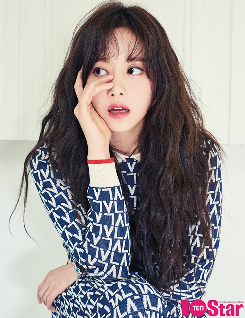 Actor Han Bo-reum has released an ideal type.Tenstar presented a February issue of pictorials and interviews with Han Bo-reum on January 23.Han Bo-reum emanated a distinctive youthful energy in an orange-colored plaid jacket and white ankle boots in pants.The concept of matching a long coat with a knee-length knit dress was combined with a bright grass background to create a dreamy atmosphere.In the cut wearing hot pants on a leather jacket, the girl crush charm exploded, and the picture showed the all-round entertainer pale color without regret.2019 was a special year for Han Bo-reum, who starred in dramas eight years after his debut, and was also prominent in entertainment.It was a year of homework and a little more about me, Han Bo-reum said. I could think of what the public liked about me.When I saw my various hobbies, people nicknamed me the richest man of passion, and I felt so good when I heard them.The new year has opened a YouTube channel called A Full Day.I wanted to let you know that its possible to think of anything that is usually gorgeous and grand, but simple, he said. It took me about three months to prepare.I chose and prepared the concept, fonts, and music myself, and I was careful to have fun without getting out of the message I wanted to convey. Han Bo-reum has more than ten professional qualifications, nicknamed Passion Rich.There are also a variety of areas: freediving, jazz dancing, skydiving, skin scuba, dog hairdresser, and barista. At first, I started as a hobby to overcome depression.I wanted to find something that I could do well, and then I got a certificate, and I was happy because of my sense of accomplishment. When asked if he had a hard time as an actor, Han Bo-reum said, I made my debut with the drama Dream High in 2011, but I was once again an idol trainee the next year and fell down.The most intrusive hobby Han Bo-reum has these days is Exercise, which is as much as you can concentrate on yourself as you do on Exercise.But too much exercise hurt him. I was inflamed by pelvic inflammation and I had no exercise for two weeks.I was proud to myself that I had done my Exercise right today, and from a certain point on, I felt a different pain than my muscle pain.I found out that I was hurt. I laughed nicely, I am so stupid. I want to be a human and a man, and I like natural people who are not decorating, he said. Age is not important.bak-beauty