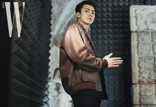 <p>EXO Sehun this chic masculine charm to show him.</p><p>Wkorea 2 for decoration for EXO Sehun and French luxury brand, ‘Bell city(Berluti)’with a pictorial 1-23, was unveiled.</p><p>The revealed pictorial property Sehun is the bell of the DNA of the modern interpretation of the 2020 Summer Collection products to wear luxurious yet stylish look was.</p><p>France the Opera Garnier in the background the progress with the 2020 Winter Bell city participate in a fashion show for EXO Sehun is a worldwide celebrity for me and this set was after it.</p><p>Meanwhile, EXO Sehuns photoshoot for W Korea Man Instagram and W Korea website from the meet can</p>