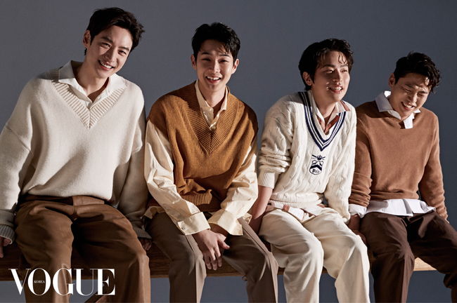 At the 70th Berlin International Film Festival, the film Hunts Time (directed by Yoon Sung-hyun), which was invited to the Berlinnale Special Gala category for the first time in Korean film, unveiled a photoreal featuring various images of Lee Je-hoon, Ahn Jae-hong, Choi Woo-shik and Park Jung-min Actor.Through the February issue of the fashion magazine Vogue Korea, a photo album featuring special images of Lee Je-hoon, Ahn Jae-hong, Choi Woo-shik and Park Jung-min Actor is revealed.Especially, this photoreal focuses attention because it can feel the charm of the actors drama and drama that reveals their own personality without filtering while the fantastic chemistry of the four actors representing Chungmuro stands out.The group cut, full of freshness just by looking first, contains the warm appearance of your actors.Actors who are smiling softly and warmly in a cheerful atmosphere stand out.Especially, you are proud of the imagination transcendence chemistry that the four actors who are friends who boast a more intimate friendship than anyone in the drama are together and add speciality.On the contrary, the cold and chic style of personal portraits overwhelms the gaze with a group cut and another charm.The way you stare at the camera sharply in a different sophisticated style of monotone suits creates a different charisma.Here, each actor adds his own unique facial expression and gesture, and he steals his gaze with his unfavorable aura.Hunts Time is a chase thriller that captures the time of four friends who planned a dangerous operation for a new life, an unidentified pursuer who follows it, and their breathtaking hut.This work was coincided by Chungmuro representative actors who raised expectations by the presence of Lee Je-hoon, Ahn Jae-hong, Choi Woo-shik, Park Jung-min and Park Hae-soo.The film Watcher won the 32nd Blue Dragon Film Award for Best New Director, and it is expected to be a new film directed by Yoon Sung-hyun, a visual teller who has been attracting attention from all over the world.Vogue Korea