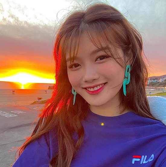 Actor Kim Yoo-jung is showing off his superior visuals and is gathering topics.On the 22nd, Kim Yoo-jung released a selfie photo on his Instagram.The uploaded photo shows Kim Yoo-jung, who emits a brilliant beautiful look in the background of the sun.The eye of Kim Yoo-jung, especially the big one, caught the attention of the fans, and the wave-gin hairstyle and pink makeup were well suited.Kim Yoo-jung wore a simple short-sleeved T-shirt, but he gave a point with colorful earrings in turquoise and focused his attention.The fans who encountered the photos responded positively such as This photo is a big hit, It is so beautiful and It is a previous class.Meanwhile, Kim Yoo-jung will star in the movie The 8th Night scheduled to open this year.