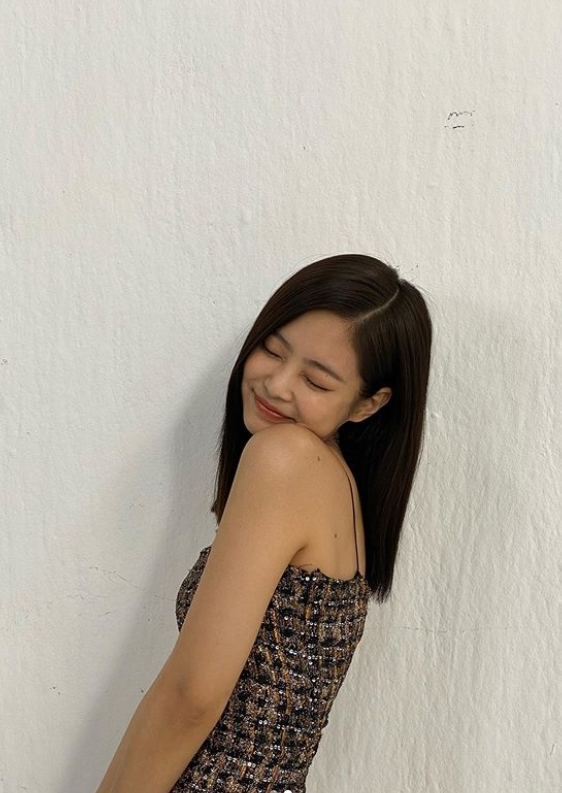 Group BLACKPINK member Jenny Kim boasted fresh beauty.Jenny Kim posted a photo on her Instagram page on January 23.The picture shows Jenny Kim in a sleeveless outfit, with her eyes tightly closed and smiling.Jenny Kims exotic features and fresh atmosphere catch the eye.delay stock