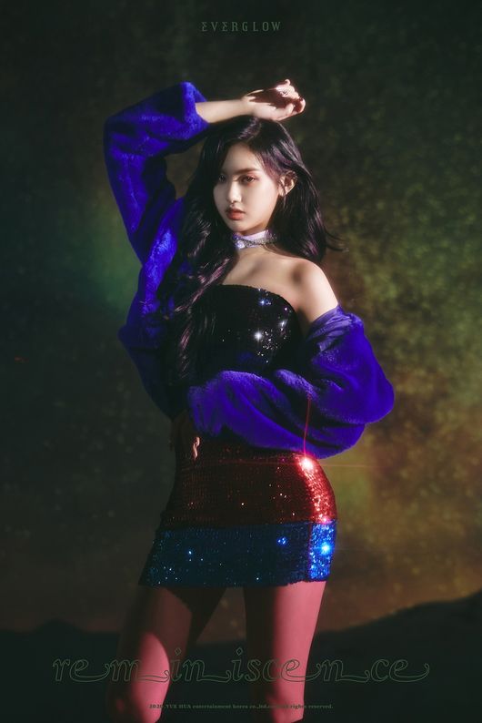 All of the comeback concept photos, which show the fascination atmosphere of the members of the girl group Everglow (EVERGLOW), were released.Everglow (Why, Kim Sihyeon, Amia Moretti, Oncoming, Asha, Like this) uploaded a personal concept photo of her first mini-album Remy LaCroix Nyscens, Amia Moretti, Asha, and Kim Sihyeon through her official SNS account at 0:00 on the 24th.Like the concept photo of the day, the reason why it was opened first, this is the same, and the image that was released on this day attracts attention with the images of Amia Moretti, Asha and Kim Sihyeon, which are emitting colorful and colorful charms.Amia Moretti, who boasts a hip charm with a free-spirited and confident pose, Asha, who emits an elegant yet fascinational aura, and Kim Sihyeon, who boasts a more watery pure visual, are stealing the minds of each of the three members.Everglow has completed the release of all six members personal concept photos following the group concept photo.Fans are expecting more of Everglows move, which foresaw a more colorful and intense concept.After that, we plan to open up mini album related contents such as track list, music highlight medley, music video teaser video sequentially and to heighten the comeback atmosphere more and more.Everglows first mini-album Remy LaCroix Nice will be released on February 3 at 6 pm on various online music sites.upper-level entertainment offer