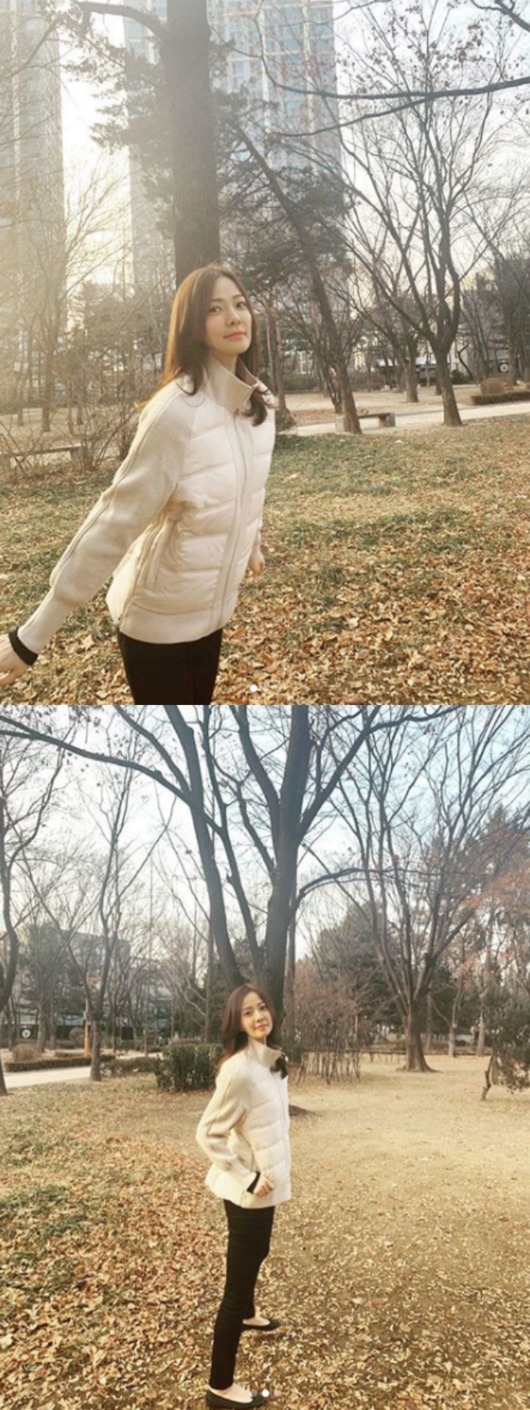 Actor Kwon Sang-woos wife, Son Tae-young, boasted Leeds Beautiful looks.Son Tae-young posted several photos on his SNS on the afternoon of the 24th Days with a holiday greeting Happy New Year.The photo shows Son Tae-young, who is taking a walk and having a relaxing time. Son Tae-yi is giving fans a recent smile with a bright smile.Especially during the years, beautiful looks and sweet and lovely charms are outstanding.Son Tae-young is actively communicating with fans by releasing photos of everyday life and Exercise through SNS.Often, she also revealed her husband, Kwon Sang-woo, and got a hot response.Son Tae-young has one male and one female in 2008 with Kwon Sang-woo and marriage.son tae-young SNS