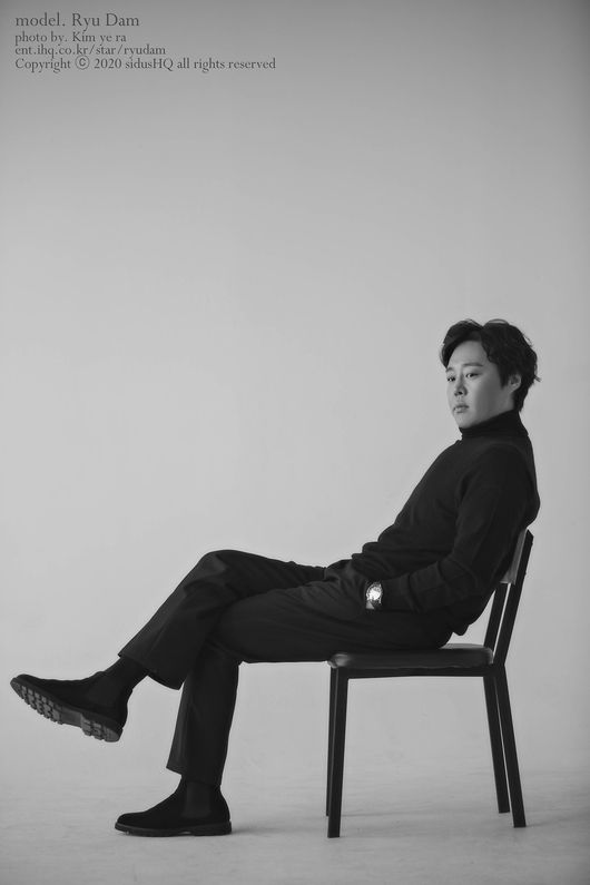 Actor Ryu Dam has unveiled a new picture.Ryu Dam showed off his black and white pictorials through 24 Days sidusHQ planning pictorial sid_US, and showed his dandy charm.Ryu Dam in the public picture captures the sight of the viewer with a comfortable yet atmosphere and pose. Emotional eyes seem to be talking about something.Ryu Dam surprised everyone by releasing a 40kg weight-loss profile photo in March last year.Ryu Dam boasted a slim figure that I thought was right, and the impression that it was softer than before caught my eye.Ryu Dam, who started his Actor activity in earnest after losing 40kg from 120kg with steady effort.sidus hQ