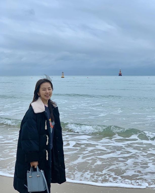 Singer and actor Sohee from the group Wonder Girls reported on the latest news for the new year.Sohee posted a picture on his Instagram on Monday afternoon.Sohee in the picture looks like a busan shipping bay, smiling brightly against the backdrop of Sea. It captures attention with its distinctive fresh beauty.Sohee, meanwhile, is currently reviewing his next film.