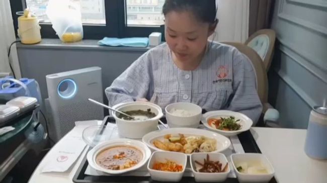 Broadcaster Park Seul-gi has been following the latest news after Child Birth.Park Seul-gi told his Instagram on the 25th, # Obstetrics and Gynecology Restaurant # Cooking Restaurant Actually, it is still a room before the cooking room, and the meal is too good.Thanks to you, I think you can do well in breastfeeding!!# I do not even eat seaweed every day # Taste #health # I ate two rabbits at once # I ate well today # I called and posted a video with the article # newborn baby # Gogo.In the public footage, Park Seul-gi, who introduces hospital meals in the hospital room, is shown.Park Seul-gi, who recently had her first child with Child Birth, announced her current status with a healthy look.Park Seul-gi said, I first received more than 800 comments in my life. I was so sick that I could not check it and I cried last night.Thanks to you, Im eating and recovering. Ill be bringing you a picture of you in time!Dont forget me, he said.Meanwhile, Park Seul-gi, who married in 2016, became a mother on the 21st, with her first daughter, Child Birth, who was healthy in four years of marriage.park seul-gi Instagram