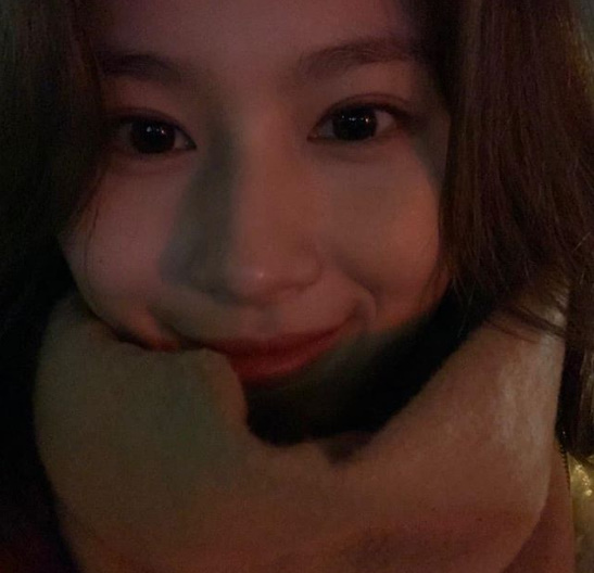 Group TWICE Sana gave a cute New Years greeting.Sana posted a photo on TWICEs official SNS on the 25th with an article entitled Happy New Year with the cherished people.In the open photo, Sana boasted a humiliating beautiful look even in a super-close selfie: Sanas charm of building a cute Smile toward the camera stands out.The group TWICE, which Sana belongs to, is conducting a large-scale World Tour TWICE WORLD TOUR 2019 TWICEIGHTS (TWICE World Tour 2019 TWICE Lights) with 29 performances in 17 regions around the world, including four cities in Los Angeles, Mexico City, Newark and Chicago Americas.On March 3-4, Japan will perform twice at the Tokyo Dome.It is a large-scale solo concert that will be held again in a year after winning the Tokyo Dome for the shortest time after debuting overseas artist history in March last year, 21 months after Japan debut.The finale of the World Tour TWICELIGHTS will be held at KSPO DOME (Olympic Gymnastics Stadium) in Songpa-gu, Seoul on March 7th and 8th.