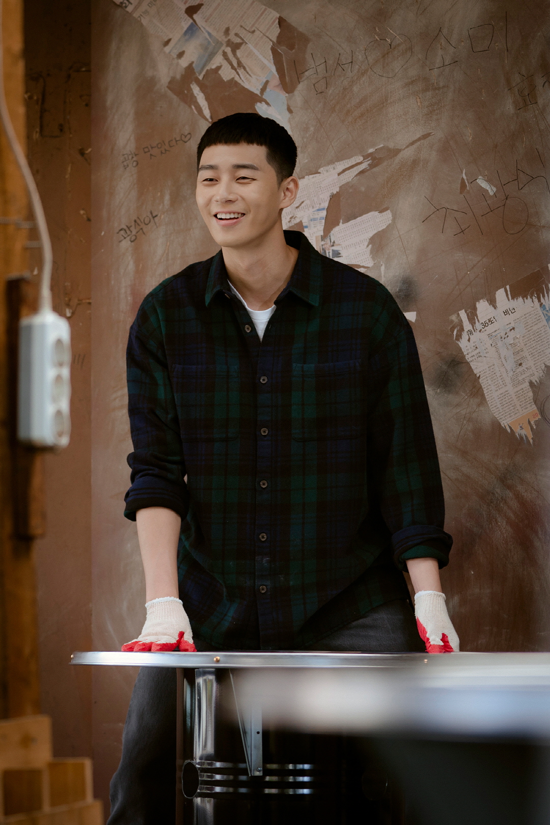 Park Seo-joon, Kim Da-mi, Yo Jae-myung and Kwon Nara have signalled a class different synergies that turn expectations into confidence.JTBCs new gilt drama Itaewon Klath (directed by Kim Sung-yoon, playwright Cho Kwang-jin, production showbox and Ji-eum, and the original webtoon Itaewon Klath), which will be broadcasted on the 31st, released a behind-the-scenes cut of actors who will shoot the tastes of webtoon enthusiasts and drama fans at once as a real character that tore the original.Itaewon Clath, based on the next webtoon of the same name, is a work that depicts the hip rebellion of youths who are united in an unreasonable world, stubbornness and passengerhood.Their entrepreneurial myths, which pursue freedom with their own values ​​in the small streets of Itaewon, which seems to have compressed the world, are dynamically unfolded.Park Seo-joon, the main character who has been united by conviction and defeat, and Lee Tae-won, who entered the restaurant with a hot anger in his heart, give a thrilling thrill with an exciting counterattack toward the monster Jangga in the food industry.Above all, the presence of perfect actors is intense, even with acting, visuals, and synchro rates.Park Seo-joon, who predicted another life character renewal with Park Sae-roi, a young man who chews on Itaewon, Kim Da-mi, a newcomer who has transformed into a socio-pass girl Joyser of IQ 162, and Yoo Jae-hee, chairman of Jangga, who is an authoritarian without mercy, Myung, Park Sae-rois first love and the director of strategic planning team of Jangga, Oh Sua, the hot synergy that Kwon Nara will show off is already looking forward to.Meanwhile, the back of the energetic filming scene of the actors released heightens expectations, and first, the appearance of Park Seo-jon, who is in a script trilogy, attracts attention.He was fully synchronized with Bakseiroi in hyper-intensive mode, which ignited the expectation psychology every time he took off the veil.Even if you light up the scene with a bright smile, you can feel a deep affection for the work and character in the appearance of Park Seo-joon, which changes from the eyes when you hold the script.The time of the shooting, the dark aura of Joy Seo in the play, Kim Da-mi, who is making a cheerful smile with nakedness, also catches the eye.Kim Da-mi, who is challenging his first drama since his debut, is expected to attract viewers with his unique personality and charm, and to create Kim Da-mis Joyser.The rehearsal scene of Yoo Jae-myung is reminiscent of a real shot: Yoo Jae-myung, who emits the force and dignity of Chang with only one cool eye.In order to draw the chairman of the real edition Jang Dae-hee, he is leading the drama solidly with his skillful acting that does not miss small details such as costumes, makeup, speech, and facial expressions.Another face of Yo Jae-myung is already curious, while Kwon Nara is excited by a heartbeat smile that summons the fresh memories of her first love.Kwon Nara, who chews on the script during the filming, and the traces of the heat ball filled with various places make him expect unlimited changes to show.The reason why Itaewon Klath, who returned to the drama, is waiting for it, and the best point of observation is the actors.The actors enthusiasm and synergy will be more perfect than imagined. He added his own color and re-created the original character and differentiated character.I want you to watch the actors performance that will change their expectations to certainty.iMBC  Photos Offering JTBC