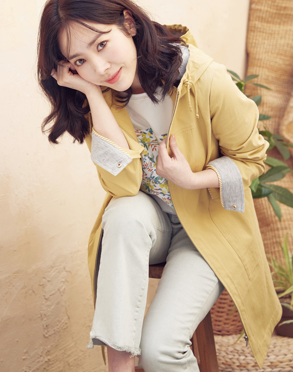 Actor Han Ji-min showed off his neat charm in the fashion picture.Olivia to back, a womens casual brand developed by the fashion group, revealed that she chose Han Ji-min as her new exclusive model and released a fashion picture with Han Ji-min.Han Ji-min in the public picture wore a gorgeous dress with a lovely stitch decoration and posed with a cute Jack Russell terrier puppy.In another pictorial, Han Ji-min completed a style that fits well in the coming spring, spanning a lovely pattern shirt, slim pants and a bright yellow jacket.Olivia to back, which selected Han Ji-min as Model, will strengthen the lovely and energetic brand image pursued by the brand, and will promote the contemporary sensibility of the brand and the youthful style.I will captivate young and energetic women through various strategies such as style proposal, sponsorship, and product development, said Olivia to back official. Han Ji-mins lovely and happy appearance in this picture will give many women excitement and expectation.