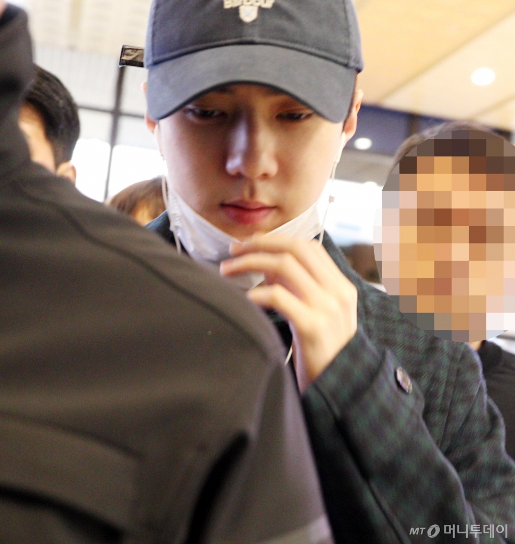 Group EXOEXO Sehun is departing through Gimpo International Airport on the afternoon of the 27th for overseas schedule.