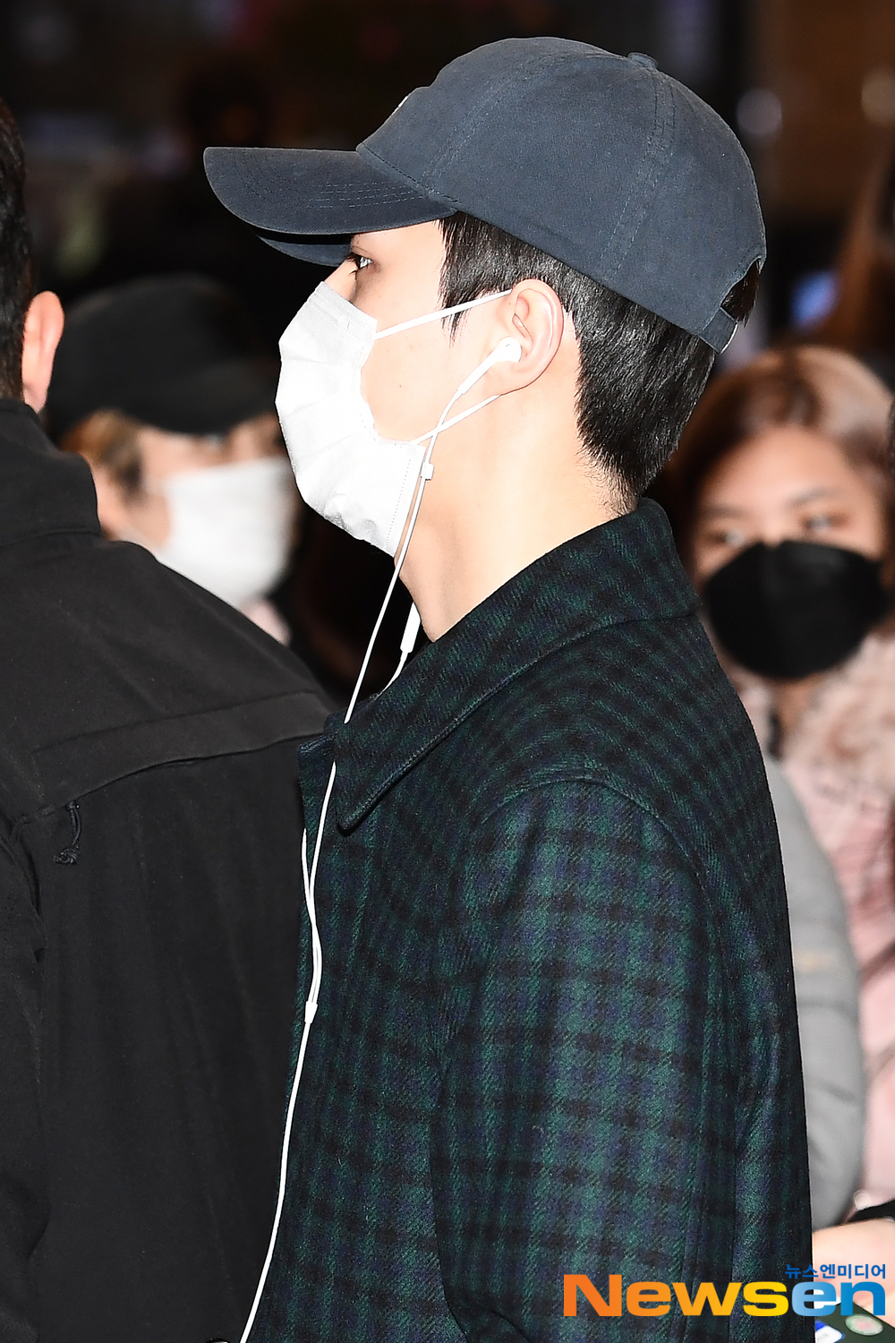 EXO member Sehun (SEHUN) is leaving for Haneda, Tokyo, Japan, on the afternoon of January 27 to attend EXOSC Japan Special Event 2020 schedule through Gimpo International Airport in Banghwa-dong, Gangseo-gu, Seoul.exponential earthquake