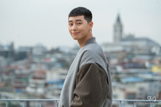 Actor Park Seo-joon returns to JTBCs One Clath.In One Clath, which will be broadcast for the first time on the 31st, Park Seo-joon will visit the house theater as a straight-line young man, Park, who does not compromise on injustice.Many people are paying attention to what kind of Acting Park Seo-joon, who has become a trusting and watching youth icon, shows the image of a sympathetic white-time youth in works such as Drama Ssam, My Way and movie Midnight Runners.Park Seo-joon captured the publics hearts by playing the role of martial arts fighter Go Dong-man in 2017s Ssam, My Way.In this era, he not only received a lot of love by drawing a sympathetic picture of the lives of young people who were sweet, but also got the modifier Loko bulldozer with a pleasant and sweet romance with Kim Ji One, who is the role of Choi Ae-ra.In Midnight Runners, he played the role of a student standard at the police station, full of excitement, regardless of whether he was in front of him or not.He also gave a pleasant smile with his romance with the river sky.In this One Clath, Park Seo-joon will show a different youth from the previous character.Park Seo-joons Acting Park is a thrilling character who begins a new challenge on the streets of One, which has entered with undying anger.It is hoped that the Roy character, who struggles to keep his conviction even in the unfavorable reality, will draw empathy.Lee Tae-One Clath, starring Park Seo-joon, Kim Da-mi, Yoo Jae-myung and Kwon Na-ra, will be broadcast for the first time at 10:50 p.m. on the 31st.