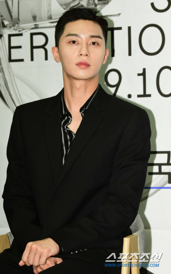 Actor Park Seo-joon has signaled a tough response to the evil spirits.We have been monitoring malicious posts for our actor Park Seo-joon, said Park Seo-joons agency, Awesome Eenti, on August 28. We have decided that the act of disseminating and reproducing indiscriminately the contents of the recent facts, Based on the evidence that has been collected, we appointed a legal representative last week and received The complaint at Seoul Seongdong Police Station. We are not only hurting our family members as well as our party Lion because of the insulting of Park Seo-joon by exploiting anonymity. We will not only respond to one-off measures, but will continue to take all legal measures including additional charges if malicious slander, sexual harassment, I will inform you that I will respond strictly without . Finally, he added, We will also take legal action against malicious post writers for actors other than Park Seo-joon, and we will continue to make efforts to protect the personality and rights of our actors.Park Seo-joon will be the main character of JTBC Itae One Clath which will be broadcasted on the 31st.Next is the official position of Awesome ENT.Hi, this is Awesome.We have been monitoring malicious posts directed at our actor Park Seo-joon.Recently, it was judged that the act of disseminating the contents of the facts that are not true indiscriminately distributed and expanded and reproduced, and the honor of Park Seo-joon was no longer tolerated. Based on the evidence collected for many years, last week, a legal representative was appointed and the company received the complaint to the Seoul Seongdong Police Station.The act of insulting Park Seo-joon by exploiting anonymity has hurt not only the party Lion but also the family.We will not only respond to one-off measures, but also will continue to take all legal measures, including additional charges, if malicious slander, sexual harassment, and false facts are confirmed through monitoring at all times, and we will respond strictly without any preemption or agreement.Awesome E & T will also take legal action against malicious postwriters for actors other than Park Seo-joon, and will continue to make efforts to protect the personality and rights of their actors.Thank you.