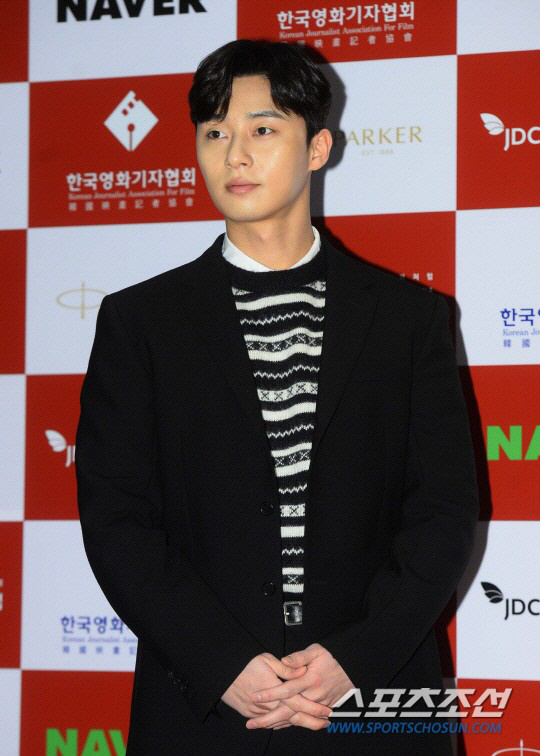 Actor Park Seo-joon side sues flamersPark Seo-joon agency Awesome Eanti said on August 28, We have been continuing monitoring of Chinese white shrimps on malicious posts directed at our actor Park Seo-joon. Recently, the act of disseminating and expanding the contents that are not true and reproducing them, I decided that it was early, and based on the evidence that has been collected for many years, I appointed a legal representative last week and sued the Seoul Seongdong Police Station. We are suffering from a lot of damage to our family as well as our party Lion due to the act of insulting Park Seo-joon by exploiting anonymity. We will take all legal measures including additional charges if malicious slander, sexual harassment, and false facts are confirmed to Park Seo-joon through monitoring at all times.We will continue to make efforts to protect the personality and rights of our actor, he said, not only for Park Seo-joon but also for other entertainers of Awesome.Park Seo-joon is about to return to the house theater with JTBC Itae One Clath scheduled to air in February.Hi, this is Awesome.We have been monitoring the Chinese white shrimp in malicious posts directed at our actor Park Seo-joon.Recently, it was judged that the act of disseminating the contents of the facts that are not true indiscriminately distributed and expanded and reproduced, and the honor of Park Seo-joon was no longer tolerated. Based on the evidence collected for many years, I received a complaint to the Seoul Seongdong Police Station last week.The act of insulting Park Seo-joon by exploiting anonymity has hurt not only the party Lion but also the family.We will not only respond to one-off measures, but also will continue to take all legal measures, including additional charges, if malicious slander, sexual harassment, and false facts are confirmed through monitoring at all times, and we will respond strictly without any preemption or agreement.Awesome E & T will also take legal action against malicious postwriters for actors other than Park Seo-joon, and will continue to make efforts to protect the personality and rights of their actors.Thank you.
