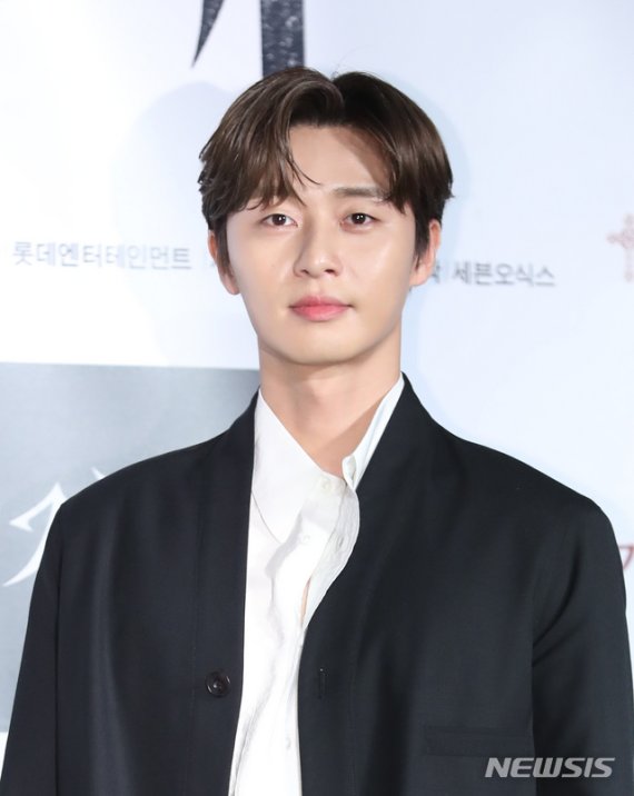 Park Seo-joons agency, Awesome Eanti, said on August 28, We have continued monitoring malicious posts for Park Seo-joon. We have decided that it has reached a level that is difficult to condone by disseminating and expanding the contents that are not true recently.Based on the evidence that has been collected for many years, I appointed a legal representative last week and filed a complaint with the Seongdong Police Station in Seoul.The party has been hurt by the act of insulting Park Seo-joon by exploiting anonymity, the agency said. If malicious slander, sexual harassment, and false facts are confirmed in the future, I will take all legal measures including additional charges.We will respond strictly without any choice or agreement. Park Seo-joon will return to the house theater with JTBCs Golden Drama Itae One Clath which will be broadcasted on the 31st.#Park Seo-joon #Crime #flamer #Strict Response eContent Department