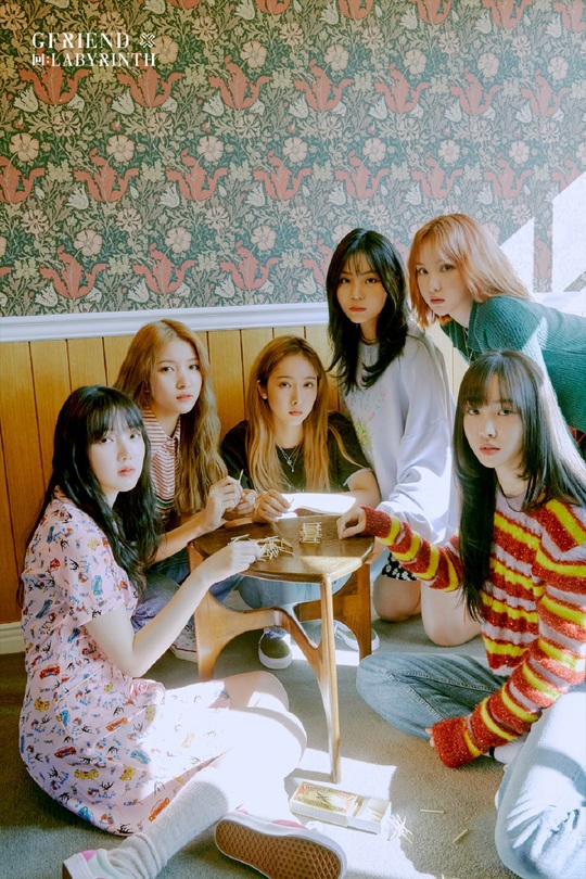 Group GFriend has released a concept photo of the new album and raised expectations for a comeback.GFriend released the Room version concept photo of Mini album :LABYRINTH on the official SNS channel on January 28th.In the open photo, GFriend receives the light of the window and looks at the camera with a faceless face. The languid and calm atmosphere of the six members gives a dreamy feeling.The second photo shows GFriend in one space, but with different thoughts and actions: a careless, dull look creates a lonely atmosphere.GFriend is expecting a deeper musical narrative by releasing track lists and concept photos, starting with A Tale of the Glass Bead: Previous Story, which recently focused on the stories of past albums.LABYRINTH is the first album to be released by Sos Music and Big Hit. It will show synergies in music, performance and music video, starting with high-quality visual contents.minjee Lee