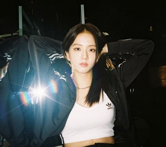 JiSoo also showed perfect fit for the training suit.Group BLACKPINK member JiSoo posted a picture on his instagram on January 27th.In the photo, JiSoo poses in a training suit, which has thrilled fans with his dazzling eyes and dark features.han jung-won