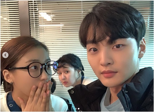Actor Kim Min-jae has released photos taken at the shooting scene with singer Purple (real name Yoon Purple), Actor Jeong Ji-an, who is breathing in SBS drama Romantic Doctor Kim Sabu 2.Kim Min-jae posted two photos on January 27 with an article entitled Doldam Hospital Nurses on his personal instagram.Kim Min-jae in the photo is wearing padding on the nurses clothes and looking straight at the camera.Purple, who is wearing padding on a nurses clothes next to Kim Min-jae, is covering her mouth and making a look like she is in love.Behind Kim Min-jae and Purple, Jeong Ji-an is glancing at the pair.In another photo released by Kim Min-jae, he made Purple laugh with a playful look.Kim Min-jae Purple Jin Ji-an is appearing on Drama Romantic Doctor Kim Sabu 2.Kim Min-jae plays Park Eun-tak, a pretty-boy nurse, and Purple is playing Ju Young-mi, who loves him unrequitedly.Jeong Ji-an played the role of nurse Eom Hyun-jung, who tried to connect Park Eun-tak and So Ju-yeon (Yoon beautiful) without notice.Choi Yu-jin