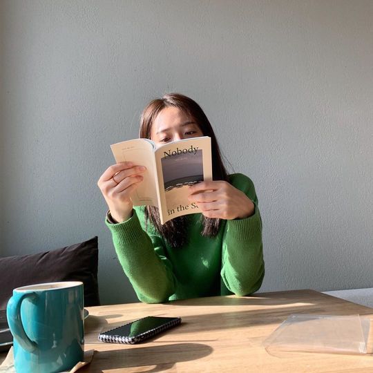 Actor Pyo Ye-jin reveals his routinePyo Ye-jin wrote on his Instagram on January 28, Hello! I wanted to introduce the books I see these days, so I uploaded the video to YouTube.Please share a good book if you have a good book. The picture shows Pyo Ye-jin reading a book; Pyo Ye-jins serious expression catches the eye; Pyo Ye-jins simple atmosphere also attracts attention.delay stock