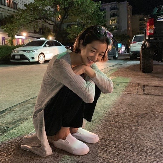 Actor Seo Ye-ji flaunted her innocent beautySeo Ye-ji posted a picture on his Instagram on January 28.The picture shows a squat looking at the puppy, the size of the small face and the lovely eyes of the Seo Ye-ji.The neat atmosphere of Seo Ye-ji also stands out.delay stock