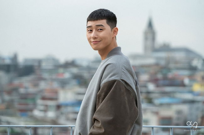 Actor Park Seo-joon returns to One Clath.Park Seo-joon will visit the small screen as a straight-line young man, Park, who does not compromise injustice, at JTBCs One Clath, which will be broadcast for the first time on the 31st (Friday).Many people are paying attention to what kind of Acting Park Seo-joon, who has become a trusting and watching youth icon, shows the image of a sympathetic white-time youth in works such as Drama Ssam, My Way and movie Midnight Runners.Park Seo-joon captured the hearts of viewers by playing the role of fatal fighter Go Dong-man in 2017s Drama Ssam, My Way.Not only did he receive a lot of love by drawing a sympathetic picture of the lives of young people in this era, but he also became an actor who became a self-taught person, earning the modifier of Loko bulldozer with perfect chemistry and pleasant and sweet romance with Kim Ji One.In the movie Midnight Runners, he played the role of a student standard of a police college full of fuss, regardless of whether he was in front of him or not, and he was well received for drawing a full-fledged youth through his sincerity and seriousness.Especially, with the romance with the river sky of the Hee Yeol station, it gave a pleasant smile and captured the hearts of the young and old Audiences.In this One Clath, Park Seo-joon will show a different youth from the previous character.Park Seo-joons Acting Park is a full-fledged character who begins a new challenge on the streets of One, which has entered with undying anger.The Roy character, who struggles to keep his conviction even in a non-deep reality, hopes to draw 100% of viewers empathy.JTBCs new Golden Earth, titled One Clath, starring Park Seo-joon, Kim Da-mi, Yoo Jae-myung and Kwon Na-ra, is a work that shows the Hip Rebellion of Youths united in an unreasonable world, stubbornness and passenger spirit, and will be broadcast for the first time at 10:50 p.m. on the 31st (Friday).awesome entity