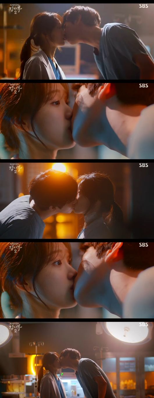 In Romantic Doctor Kim Sabu 2, Lee Sung-kyung decided to stay at Doldam Hospital, and Ahn Hyo-seop surprise Kissed Lee Sung-kyung.On the 28th, SBS Mon-Tue drama Romantic Doctor Kim Sabu Season 2 (director Yoo In-sik, Lee Gil-boks play Kang Eun-kyung) was portrayed by Woojin (Ahn Hyo-seop), who was surprised by Eun Jae (Lee Sung-kyung).After receiving a notice of dismissal from Park Min-guk (Kim Joo-heon), Eun-jae regretted his past choosing a doctor, saying, I should have fled during anatomy practice, as I did not have talent on this side.The emergency situation was caused by the arrival of Murder Weapon number to the emergency room at Doldam Hospital, which was more tense than the need to uncuff and operate.Kim Sabu (Han Seok-gyu) was careful about surgery, knowing that a patient with terminal heart failure had been dialysis for five years.He then called for Eunjae and told Eunjae about the patients situation.Woojin (Ahn Hyo-seop) also will be in charge of surgery for a fallen paramedic.However, the situation of life was dangerous, and Kim Sabu watched the situation urgently and looked at the situation of Woojin and the patient, but the situation did not improve.The situation was a risk of brain death due to head shocks caused by drunken passengers. Kim Sabu said he would check it through CT, but the pupils were already open, and the atmosphere became disastrous.After the surgery, Eun-jae ran into Woojin.Woojin reported on the unfortunate paramedic brain death, and Eunjae said he had come after the Weapon number surgery, saying, I want to keep someone who does not want to live and live.Jang Gi-tae (played by Lim Won-hee) was called separately by Park Min-guk and Yang Ho-joon (played by Ko Sang-ho).The two men told Jang Gi-tae that they wanted a more systematic system, pinpointing the fact that the Doldam Hospital moved to Kim Sa-bus reality without a proper system.Jang Jang-tae said money, and the next day, Park Min-guk called all the employees and declared a 5% full-time increase in employee salary.Eun Jae said that his Weapon number was feverish due to vascular inflammation and that he was in urgent need of kidney transplantation. In the meantime, he knew that the paramedics who had been diagnosed with brain death had United Network for Organ Sharing, and confirmed the same blood type.Eun-jae told the master about the situation, and Woojin did not agree.Woojin said that he should give his parents enough time to mourn, saying, Is the life of the recipient important, and I have to keep the last courtesy.Is not it because it is Murder Weapon number? Woojin said, It is a person, a daughter of someone before the United Network for Organ Sharing, a personality, a necessary moment, not a thing, but a person.The paramedics who died in the conversation between the two were heard, and strongly denied Murder Weapon number for United Network for Organ Sharing.But at this time, the paramedics heard from the Weapon number that he had been bullied in the past and committed Murder.Paramedics said, If my child is wrong, it is my mothers heart that is like my fault. Lets donate. I decided to donate my daughters organs to save the Weapon number.In a solemn atmosphere, the united network for Organ Sharing of paramedics was operated on to save the Weapon number.In the end, the paramedics saw off her daughters last, and the atmosphere of the stone wall hospital was also calmed down with tears.Kim Sabu and Park Min-guk performed the joint surgery and successfully completed the surgery.In the meantime, Eunjae went back to Yang Ho-joon.I do not want to go to another hospital, but I am shameless but unfair, I have worked hard even if I came to the knife in my neck. Why should I go to another hospital?  If I go to another hospital without going through it, I will be blamed for myself for my life.Eunjae then went to Woojin, and then mentioned Woojins family history, saying, It was bad but I was sick.Eunjae said, I was sick to hear that. Woojin said, Do not be sick without any need and do not be serious. As soon as we get serious, we do not answer, erase everything you have heard.Eunjae said, How do you erase it all? Woojin said, Let me know again? Reset.Romantic Doctor 2 captures the broadcast screen