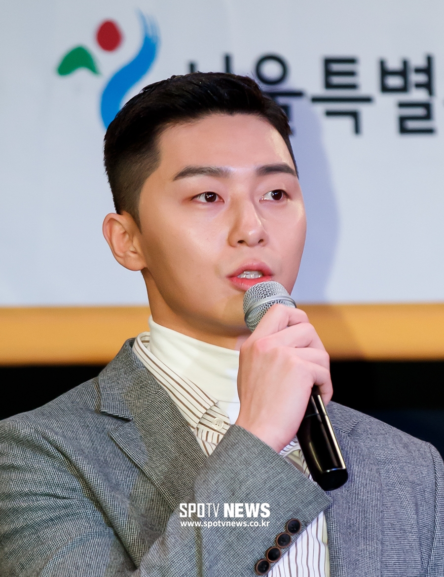 Actor Park Seo-joon has launched a legal response to malicious posts, it said.We are suffering from a lot of damage to the party Lion as well as the Family due to insulting, he said. We will not only respond to one-off measures, but will continue to take all legal measures including additional complaints through monitoring, He said.Finally, Awesome E & C added, We will also take legal action against malicious post writers for actors other than Park Seo-joon, and we will continue to make efforts to protect the personality and rights of our actors.Next is the admission of Awesome Entertainment.Hi, this is Awesome.We have been monitoring malicious posts directed at our actor Park Seo-joon.Recently, it was judged that the act of disseminating the untrue contents indiscriminately and expanding and reproducing the honor of Park Seo-joon has reached a level that is no longer acceptable.Based on the evidence that has been collected for many years, last week, a legal representative was appointed and the complaint was received at the Seongdong Police Station in Seoul.The act of insulting Park Seo-joon by exploiting anonymity has hurt many people, not only the party Lion but also the Family.We will not only respond to one-off measures, but also will continue to take all legal measures, including additional charges, if malicious slander, sexual harassment, and false facts are confirmed through monitoring at all times, and we will respond strictly without any preemption or agreement.Awesome E & T will also take legal action against malicious postwriters for actors other than Park Seo-joon, and will continue to make efforts to protect the personality and rights of their actors.Thank you.