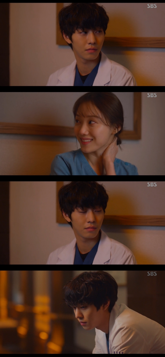 Ahn Hyo-seop of Romantic Doctor Kim Sabu 2 gave Lee Sung-kyung a compliment.In Romantic Doctor Kim Sabu 2 (playplay by Kang Eun-kyung/directed by Yoo In-sik Lee Gil-bok/produced by Samhwa Networks), which was broadcast on the 28th, the daily life of Doldam Hospital, which is crowded with patients of various stories, was spread.Cha Eun-jae (Lee Sung-kyung) was stabbed by a patients carer and hurt his neck; he said: I wanted to be a violinist.I just cried for two days at the end of the teachers saying that it was just a hobby, and eventually I ended my dream. I should have known when I entered the anatomy lab at that time, but I should have fled. Since then, Cha has performed surgery on two or Murder criminals.After completing the surgery, Cha Eun-jae complained, I came out of two people today or an operating room of a Murdered Armed Forces in the rest room with Ahn Hyo-seop.Seo Woo-jin said, I am talented as a Physician. Even if a knife comes in my neck, I am next to the patient.That is the talent as a Physician. Cha Eun-jae raised Cha Eun-jae and Cha Eun-jae made Smile in the praise of Seo Woo-jin.=