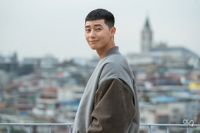 Actor Park Seo-joon returns to One Clath.Park Seo-joon will visit the small screen as Park Sae-roi, a straight-line young man who does not compromise on injustice, at JTBCs One Clath, which will be broadcast for the first time on the 31st (Friday).In the works of Drama Ssam, My Way and the movie Midnight Runners, Park Seo-joon, who has become a youth icon to believe, is interested in what kind of act he will show this time and whether he will succeed in the three-game homer with One Clath.Park Seo-joon captured the hearts of viewers by playing the role of fatal fighter Go Dong-man in KBS Drama Ssam, My Way in 2017.Not only did he receive a lot of love by drawing a sympathetic picture of the lives of young people in this era, but he also became an actor who became a self-taught person, earning the modifier of Loko bulldozer with perfect chemistry and pleasant and sweet romance with Kim Ji One.Park Seo-joon was well received in the movie Midnight Runners, which was released in the same year, by taking the role of a student standard of a police force, and drawing a full-fledged youth through the sincerity and seriousness.Especially, with the romance with the river sky of the Hee Yeol station, it gave a pleasant smile and captured the hearts of the young and old Audiences.JTBCs new gilt drama One Clath, starring Park Seo-joon, Kim Da-mi, Yoo Jae-myung and Kwon Na-ra, will be broadcast at 10:50 p.m. on the 31st, featuring a hip rebellion of youths who are united in an unreasonable world, stubbornness and passenger spirit.Photos for Awesome ENT