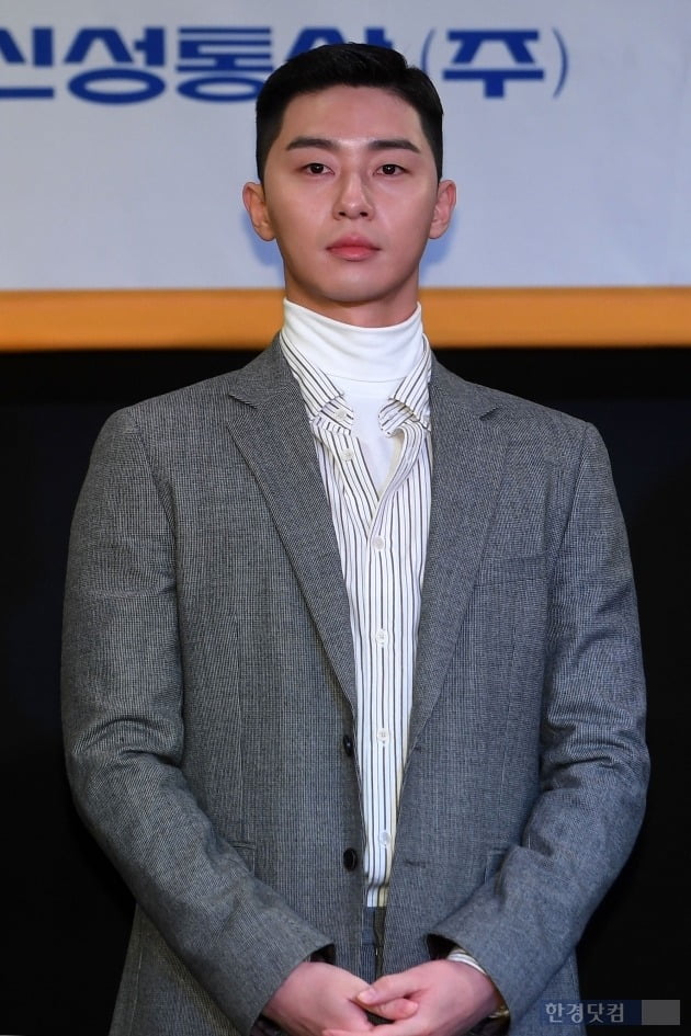 Actor Park Seo-joon, 32, has filed a complaint with police against a malicious commenter and said he will respond sternly without any preemption.Park Seo-joons agency, Awesome Eanti, announced on August 28, We decided that the act of disseminating and expanding the contents that are not true recently and destroying the Honor of Park Seo-joon has reached a level that is no longer acceptable.We have filed a complaint with the Seongdong Police Station in Seoul last week based on the evidence that has been collected for many years, he said. If malicious slander, sexual harassment, and false facts are confirmed through regular monitoring, we will take all legal measures including additional charges and respond strictly without any prestige or agreement.On the other hand, Park Seo-joon appeared in Drama Why is Kim Secretary and movie Lion last year, and JTBC gilt drama Itaewon clath is about to be broadcasted on the 31st.Park Seo-joon, Flamer sues no choice agency artist Honor is in trouble, congratulations and hardships