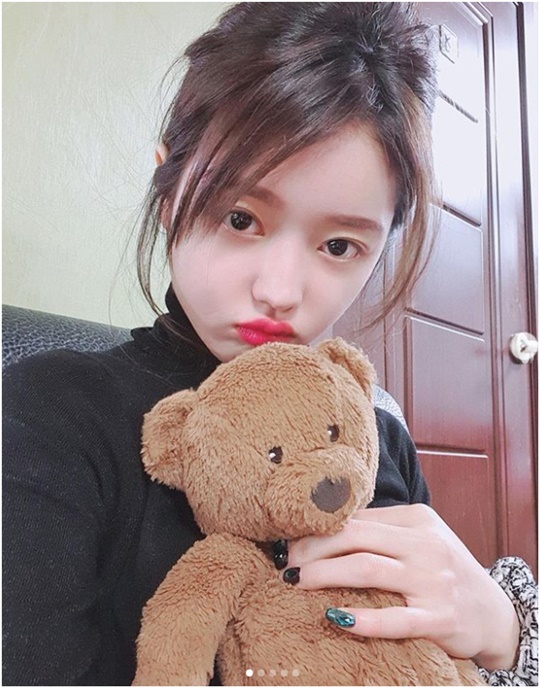 Group OH MY GIRL YooA introduced the attachment doll worry to fans and made it cute.On January 28, YooA posted several photos on the OH MY GIRL official Instagram with the article I would like to introduce Shashas soul mate.In the photo, YooA is hugging a brown bear doll, Shasha known as YooAs nickname.YooA then introduced the attachment doll Worry to Instagram, It is a doll that I carry every day when I go home and (of course, I am a child who listens to and eats Shashas worries when I sleep.YooA said, I carried too much, and nowadays I am worried about it.Choi Yu-jin