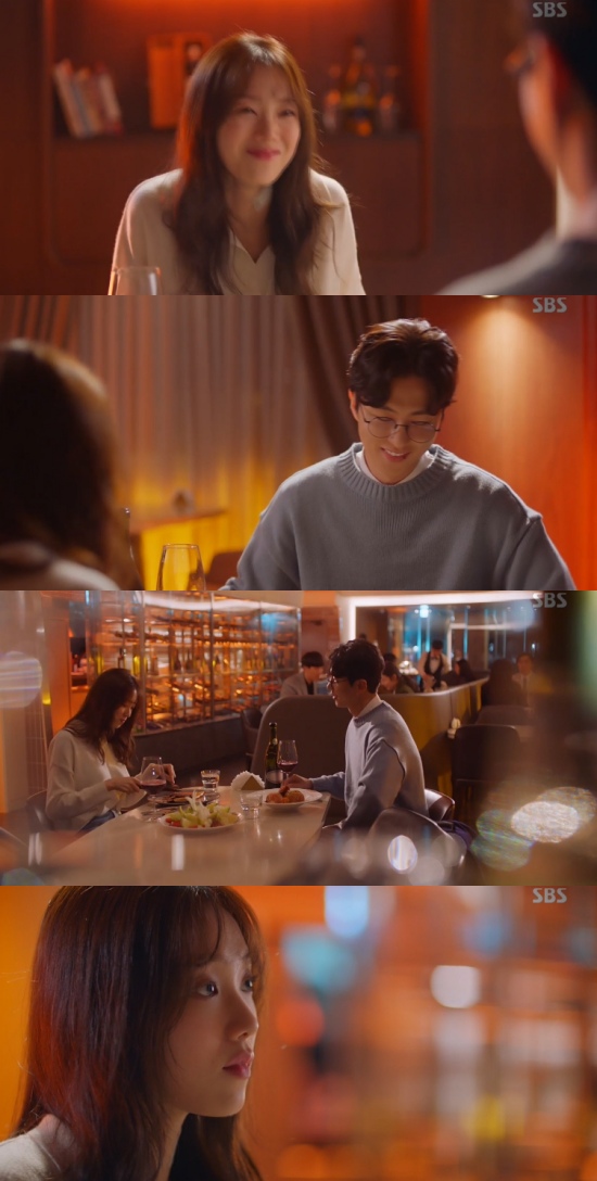 Romantic Doctor Kim Sabu 2 Ahn Hyo-seop kisses Lee Sung-kyung by surpriseIn the 8th episode of SBS Mondays drama Romantic Doctor Kim Sabu 2, Seo Woo Jin (Ahn Hyo-seop) was shown kissing Cha Eun-jae (Lee Sung-kyung).On this day, Bae Moon-jung (Shin Dong-wook) asked, Is it a lot close to Seo Woo Jin? And Cha Eun-jae said, Well.I do not know if it is close or familiar, but I know what kind of child it is because I have known it since I was born. Bae Mun-jung said, Do you know how Seo Woo Jins parents died? In middle school. He died in a bad accident.I was embarrassed.Bae Moon-jung said, I do not know. He expressed bitterness, and Cha Eun-jae said, I have noticed that it is not a wealthy family.I vaguely guessed that there would be something behind the rough personality, but I did not think about it. I would have lived alone without my family. Cha said to Seo Woo Jin, I am a doctor, my brother is a doctor, my sister is a doctor. My mother is a normal housewife.I am the most vulnerable among them. Seo Woo Jin understood, So there was always a first complex. Cha Eun-jae said, Honestly, I was in a bad mood since I first saw you.I know youre just so handsome, and Im so bad at it, he recalled.In particular, Cha Eun-jae confessed, But I felt a little sick. I heard it yesterday. Your parents said you died when you were a child.But Seo Woo Jin said, Please dont hurt me. When I get serious, I dont have you and me. No fun, no nutrition. So forget what you heard.Im just saying, Ive heard nothing.Cha Eun-jae grumbled, saying, Do not hear how you heard it. Seo Woo Jin kissed, saying, Do I tell you how again? Lisset.Photo = SBS Broadcasting Screen