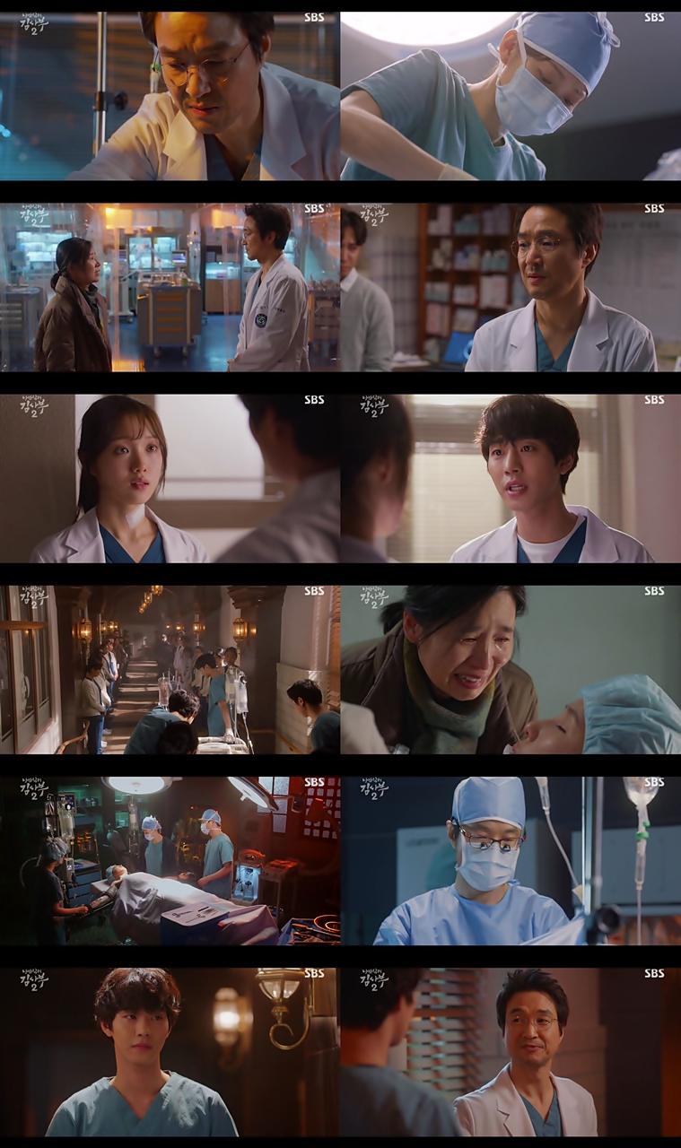 Romantic Doctor Kim Sabu 2 tearfully painted the house theater.In SBSs Drama Romantic Doctor Kim Sabu 2, which aired on the 28th, a tribute was made to the dignified death of The paramedics, including Han Suk-kyu - Lee Sung-kyung - Ahn Hyo-seop, who donated organs.In the play, Lee Sung-kyung was ordered by Han Suk-kyu to perform blood vessels so that Weapon number in his 20s, who is serving a sentence for murder, could receive dialysis.However, Weapon number did not seem to cooperate with the treatment as if there was no willingness to live.Kim, who confirmed that the paramedics, who had been unconscious after being rescued from the drunk, were brought to the emergency room and that they were in a coma state that did not respond to the stimulus at all, said to The paramedics mother, I am sorry.There is nothing we can do now. The paramedics mother, who was sobbing and hugging her daughter lying down, gave her daughters ID card with a United Network for Organ Sharing sticker, including the cornea, brain organs, and human tissue, to Kim Sabu, and made her eat Kim Sabu and Ahn Hyo-seop.The time difference was that when the end-stage renal failure Weapon number became inflamed and the blood vessels became difficult to insert, the paramedics and the Weapon number, which were judged to be brain-dead, were told that the blood type was the same.After the brain death of The paramedics was determined, the Brain Death Judge asked medical staff including Kim Sabu to perform a kidney transplant test for the Weapon number.However, Seo Woo-jin, who heard this, objected to Cha Eun-jaes refutation, Because he is a murderer who killed two people. Seo Woo-jin said, Do you care only about the life of the recipient?She was a daughter before the United Network for Organ Sharing, the paramedics, the personality of Choi Soon-young, and not a thing to take organs off the person who needs it! When The Paramedics mother refused to give her daughters organs to the Weapon number, Koda Coordinator asked Kim to persuade her guardian.But Kim said, I will not do that. The new life of the donor is important, but it is first to respect the donor and the familys heart.In the meantime, the Weapon number reached a deadly condition that could kill and the mother of the Weapon number was ferocious as her son deteriorated.Weapon numbers mother blamed herself for telling her that Weapon number, who had been drugged to study well and then dialysis due to a wrong kidney, was severely bullied and eventually killed two people who had been bullied.The paramedics mother said, People called mothers do.If my child is wrong, it seems to be my fault. I was trying to rescue people who had difficulty in my daughters specialty.I think I wanted to leave one of them alive on the last way. We must not neglect the donor and the donor mother until the end, Kim said. Lets proceed with the courtesy we can, Kim said.All the employees of Doldam Hospital stood on both sides and made a way of respect and expressed their condolences and respects to The paramedics who made the last path.After a silent moment of death, long-term extraction began, and several organs of The paramedics were moved to save the life of the dying.Finally, the sublime sacrifice of The paramedics has left viewers blissful, with the kidneys of The paramedics being seen implanted safely to the Weapon number.The 9th episode of Romantic Doctor Kim Sabu 2 will be broadcast on February 3 at 9:40 pm.Photo = SBS Romantic Doctor Kim Sabu 2