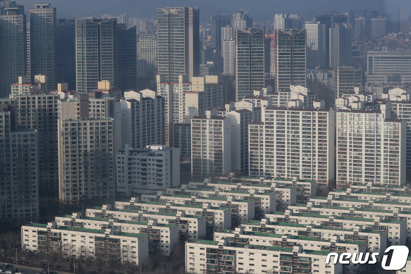 서울 아파트 절반 이상이 9억원..중위가격 9억 첫 돌파