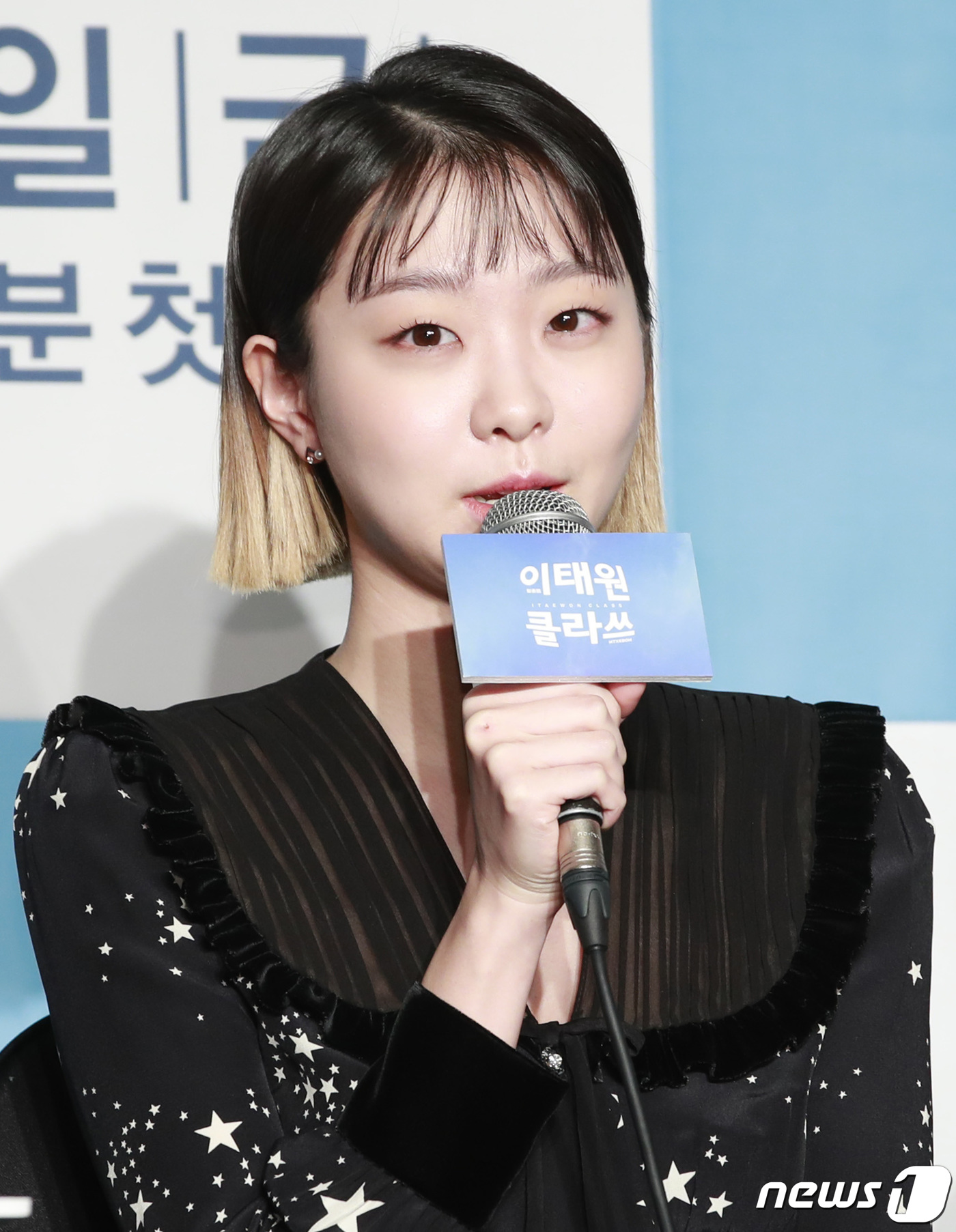 On the afternoon of the 30th, a production presentation of JTBC Itaewon Klath (playplayplay by Jo Kwang-jin/directed by Kim Seong-yoon) was held at the Conrad Seoul Hotel in Yeongdeungpo-gu, Seoul.Actor Park Seo-joon Kim Da-mi Yoo Jae-myung Kwon Nara, Kim Seong-yoon PD and Jo Kwang-jin writer attended the ceremony.Itaewon Clath is a drama based on the next webtoon of the same name. It is a work that depicts the hip rebellion of youths who are united in unreasonable world, stubbornness and guest.The myth of the start-up of those who pursue freedom with their own values ​​will be dynamically unfolded in the small streets of Itaewon, which seems to have compressed the world.Park Seo-joon endured all kinds of hardships and played Park Sae-roi, who opened Sanbam Foa in Itaewon with money for seven years.Kim Da-mi gave up his admission to prestigious universities and played Joe-yool Lee, who is a manager of Danbam, and Kwon Nara is the head of the strategic planning team of Janga and the role of SuA, which regards himself as the most precious and precious.Yoo Jae-myung plays Jang Dae-hee, the chairman of Janga and blocking the front of Park Sae-roi.Kim Seong-yoon PD said, Itaewon Clath is the first drama of the filmmaker Showbox. It seems that there is freshness that the union gives, he said. The writer is also the first author to write the drama, I am the first drama in JTBC, and the first drama to produce the showbox.Showbox is now doing well in the movie Namsans Managers, and I hope that the atmosphere will continue well (to Itaewon Clath).Jo Kwang-jin, who has been writing the original webtoon and the drama drama, talked about the difficulty of the drama writing process.Cho said, It was the opportunity for me to participate that no one had ever written a drama, he said. I thought it was easy to write because I was a cartoonist who was doing all the writing, but I felt it was difficult to write.In the meantime, Cho said, But I met a very good person, he said. I thought it was my master and I got a lot of help.Park Seo-joon said of Itaewon Clath that Drama itself does not have a story that is far from the original because there is a famous original work in so far.It seems that a little more interesting story will be broadcast with the addition of it.Park Seo-joon said, I was attracted to this drama because I felt the charm of Remady in the role to express it. I also took a lot of effort to express such a delicate part.Kim Da-mi said, I read it in three hours as soon as I saw the webtoon, he said. It was so fun and interesting.I felt that the character called Joe-yool Lee was a character I had not seen before, so I thought it would be fun to act, he said. When I met the director, I joined him because he suggested that I could make my own Joe-yol Lee.Kwon Nara talked about the effort she put in while playing SuA in the play.Kwon Nara said, In the original work, there was not much remady of SuA. But Remady is well melted in Drama.I am trying to express the newness of my childhood, the youthful youth, and the inevitable difficulties of my childhood. Yoo Jae-myung said, I think that every time I do a work, I do not think it is a villain, but I act. I always have a reason and a conviction, and I thought that one side of his own curved life history was the present, He said.I think I am not, but I saw a lot of old-fashioned people, said Yoo Jae-myung, who was a top model for the elderly. So I personally was a big top model.I tried to play it naturally, not just imitating it while making special makeup. Yoo Jae-myung explained, I have a lot of skin damage because I am making a special makeup, but I think that when I finish this work, I will get a lot of wrinkles.Jo Kwang-jins confidence in these actors is also high.Its 120%, Cho said, referring to the synchro rate of the original and the actors. From a certain moment, the actors interpret and implement the characters, and they cried.Im so happy, he said.He also made a commitment to ratings.Park Seo-joon said, If the audience rating exceeds double digits, we are running Foa called Sweet Night in the play, so I would like to suggest that we should try it as an event. I hope you have time to actually spend with viewers.If it becomes a double digit, I would like to meet with viewers at Foa. Meanwhile, Itaewon Clath will be broadcasted at 10:50 pm on the 31st.