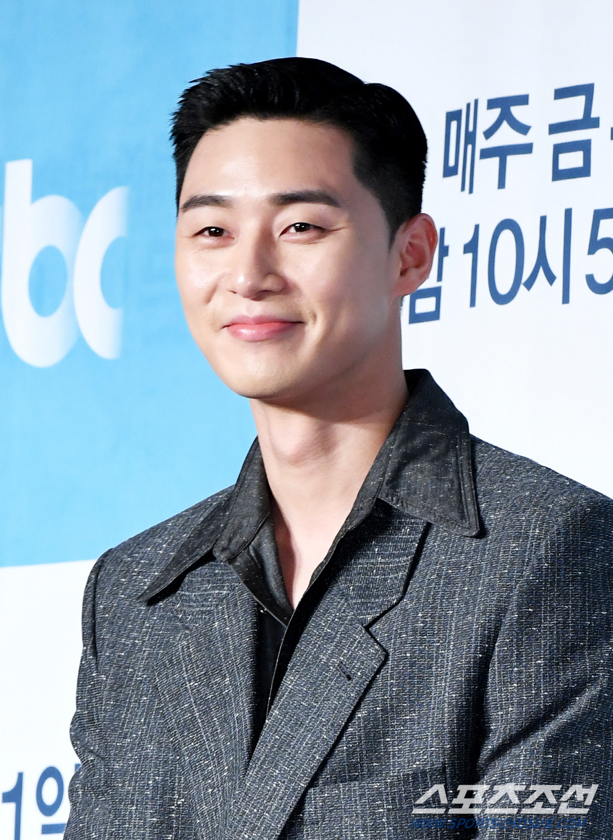 Actor Park Seo-joon has commented on uniform Acting.On the afternoon of the 30th, JTBCs new gilt drama Itaewon Clath (directed by Jo Kwang-jin, directed by Kim Seong-yoon) was presented at the Conrad Hotel in Yeouido, Yeongdeungpo-gu, Seoul.The event was attended by Park Seo-joon, Kim Dae-mi, Yoo Jae-myeong, Kwon Na-ra, Kim Seong-yoon PD, and Jo Kwang-jin.Park Seo-joon commented on the uniform Acting, which was introduced in a long time, It was awkward. I thought about wearing uniform.So I think I have rethinked my high school thoughts. I think that I was dryer than now, and there are Feelings given by uniform.Feelings when expressed in video. When I was an adult from high school, when I grew up, I had to act the process.The most I heard in high school was the accent, the childish accent, the childish accent, the one that says, I ate and I ate, and thats what I said.I thought about it, and I thought I should not pretend to be a child. On the other hand, I thought that the role of high school student was okay because my face is now in the second grade of junior high school. Itaewon Clath is a drama that moved Web toon Itaewon Clath, which was evaluated as a story of youths living in an absurd world, to the CRT. Park Seo-joon, who was constantly mentioned in the virtual casting stage, joined the characters and raised the expectation of viewers.In particular, Kim Seong-yoon PD, who was recognized for his sensual production through Gurmigreen Moonlight and Discovery of Love, grabbed a megaphone and wrote directly by Jo Kwang-jin, author of Web toon.Here, expectations are gathered as the first drama that the production company Showbox, which showed many movies with both workability and popularity such as Taxi Driver, Assassination and Tunnel, will show.It will be broadcast first at 10:50 p.m. on the 31st.