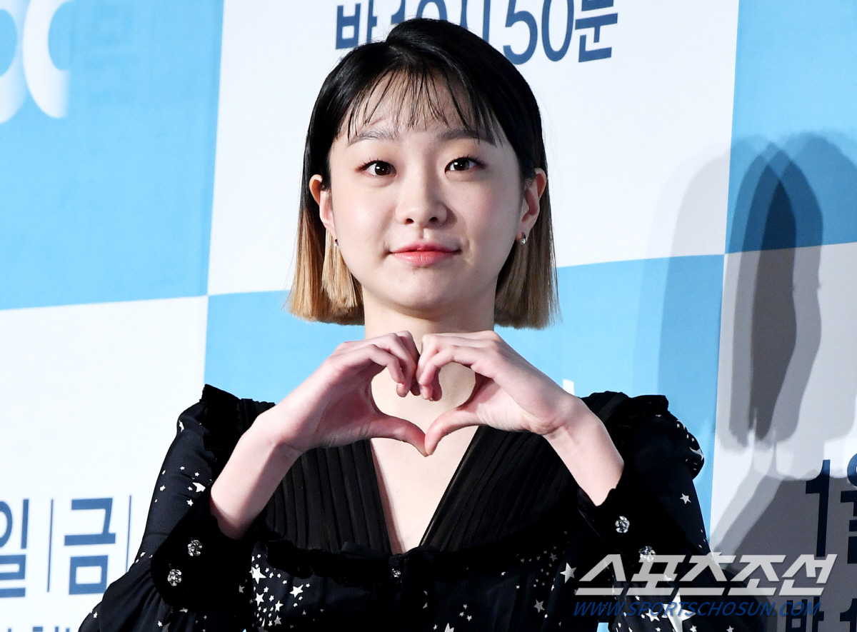 The Itaewon Class, which is 120 percent satisfied by the original author, matches the audiences eye level properly.On the afternoon of the 30th, JTBCs new gilt drama Itaewon Clath (directed by Jo Kwang-jin, directed by Kim Seong-yoon) was presented at the Conrad Hotel in Yeouido, Yeongdeungpo-gu, Seoul.The event was attended by Park Seo-joon, Kim Da-mi, Yoo Jae-myung, Kwon Na-ra, Kim Seong-yoon PD and Jo Kwang-jin.Itaewon Clath is a drama that moved the webtoon Itaewon Clath, which was evaluated as a story of youths living in an absurd world, to the CRT. Park Seo-joon, who was constantly mentioned in the virtual casting stage, joined the characters and raised the expectation of viewers.In particular, Kim Seong-yoon PD, who was recognized for his sensual production through Gurmigreen Moonlight and Discovery of Love, grabbed megaphone and wrote directly by Jo Kwang-jin, the author of Webtoon.Here, expectations are gathered as the first drama that Showbox, a production company that showed many movies with both workability and popularity such as Taxi Driver, Assassination and Tunnel.Park Seo-joon, who plays the main character, Park, said, Drama did not get out of the original because of the famous original Yi Gi.Drama is likely to be broadcast with a lot of more interesting stories added.As you have seen many times in the early days of Drama, there are many appearances of the original webtoon, and the artist also thought that it was important, and the reason why I was attracted to this drama was so interesting that I felt the charm that Remady wanted to express in the role. I think you can enjoy it, he added.Especially, Itaewon Class is expected to be a return of Park Seo-joon. In addition, it shows the toxic strength in youth, so the expectation of viewers is focused.I dont think I liked youths so I did Choices, and I think Im enjoying a lot of my youthful works because of the youth Yi Gi.This work also had a lot of fun with the original work rather than Choices because of the role of youth, and the role of the new Roy was very attractive in the original work, and I was wondering what I would like to express.That didnt mean I wanted to do it, but I think the coach offered me a suggestion that would give me this opportunity.I am trying to do well in this one, and I hope you will have fun. Kim Da-mi, who holds the side of Park Seo-joon firmly, is a well-known actor in the film industry to the extent that he won the 39th Blue Dragon Film Award for Best New Actress, but for the first time in Drama, Top Model: Kim Da-mi said, I first came across it as a webtoon, but it was interesting enough to read it all in three hours.I thought it would be fun to act because I thought it was a character that I did not see the character called Joe-yool Lee.I thought it would be difficult, but I also said that the bishop suggested that I could make my own Seo-yool Lee.Itaewon Class is a work written by Jo Kwang-jin, the author of Webtoon.Jo Kwang-jin said, When I was on the webtoon, I was chased by the weekly deadline, so I supplemented it because there were many regrets in Remady, and there were characters that I wrote only at a cost.There is no such thing as a refinement compared to Webtoon, but I have accumulated the characteristics of the characters in abundance, so there were no refinements while making it a drama.Jo Kwang-jin also said, I just laughed because it was an unexpected proposal when I first gave it to you.It is always attractive that what has moved my mind, that I have the opportunity and the first time to make up for myself, that I have never done it.So I liked my wife, but there were some things I thought easily.I was a cartoonist who did all the writing and painting, but I thought it was easy to write, but at first I felt the difference and was embarrassed.Fortunately, I met the director so well, and I think there are some parts that I think are the master, but I am learning a lot. I think there is no burden because there is a part that I believe now, and I think there are some strengths.Our drama flows into the carrier-centered Remady, and it was me at that time that the person who made the character knew the original character, the original character.So I thought those were the strengths.In the middle of the series, I thought that the public would come to the strength because I had a graph of statistics on where the enthusiastic and enthusiastic part of the drama is good, so I had experience in advance. Kim PD also said, I was worried that I would not be able to get rid of the ambassadors when I hit the ambassadors. I talked to the artist a lot and read a lot of actors.I was worried about what to do with the fluttering ambassador, but when I saw Park Seo-joon on the first round of shooting, I was really fluttering when I looked at the ambassador in the mirror.But Seo Jun did it, and it was too soft. This is an actors ability. The director gave me a one-and-a-half-time presentation.I think I drew a cartoon after watching Drama. The character Roy says it fits well with Park Seo-joon. Im glad the worries have eased.There are ambassadors, and I think it will be fun to watch how to do the process. I asked the artist in the process of adaptation, and it was a fun point that Itaewon was the background.The story of the business that the log line is based on Itaewon in the obvious story Yi Gi was attractive.Among the interesting characters, I thought it would be fun if a foreigner who can not speak English entered, so I put in a part-time job, and the artist made a remady again.It seems to be another fun point to see his Remady Jo Kwang-jin writes about the cast of actors, I am 120% satisfied.When I wrote God and wrote in the video, I thought I knew the character best when I first wrote it, but from a certain point on, I saw the actors interpret and implement it more intensely than I did, but I was not a tearful god.Looking at it, I thought, This is 120%.I am so satisfied, he said. I think the synchro rate of Roy is the highest. He also raised expectations for the webtoon Itaewon Class implemented by Drama.Itaewon Class is the first drama produced by filmmaker Showbox.Kim Seong-yoon PD said: There was a freshness given by the union as well as the Drama that Mr. Park Seo-joon does.Actors act because they want to wear other clothes, and they are wearing character clothes that actors can call Top Model in their characters.In that sense, the artist also has the title of the first drama author, so I have a trembling as the first drama in JTBC.I wonder if Showbox would have been the top model with that feeling, so I think it was the suggestion to me.We are hoping that the director of Namsan is doing well, so we want to be influenced by it.The sum of the actors is the best: especially the breathing of Yoo Jae-myung and Park Seo-joon, who represent the new generation, also maintains 100%.Yoo Jae-myung said, The complex emotions that I feel while watching the age-old confrontation, the appearance of the younger generation, and the appearance of the younger generation, which does not resemble, seem to be seeing my childhood self exist throughout the work and breathe with the Park Seo-joon actor.Even if you do not explain it, Baro shoots after rehearsal, OK, and Baro returns. Park Seo-joon also said, The rehearsal is long, so I breathe perfectly in it. If it is insufficient, I will not have enough acting part.I am following you because you are so good at it. Without Chang, I think he was a person who gave me so much stimulus that I thought the new Roy could be born.I think it is a work that has a lot of synergy in many ways. Itaewon Class has a target audience rating of 10%; Park Seo-joon said: Principles are a burden every time you do a new work, I think you should think about something.I thought it would be good if I came out well and I could express my promises even if I had less, but I hope it would be double digits. 10% would be really great.Of course, I dont think the hard work of actors and directors is expressed by the audience rating, and if thats the case, the wings will run.Our drama is a story of the food industry Yi Gi, so we have a catcher called Sweet Night, so we talked with the bishop about how to try it as an event.I think it would be nice to have a time with viewers in real life. If it is two seats, I would like to have a drink with viewers in the stalls. It will be broadcast first at 10:50 p.m. on the 31st.