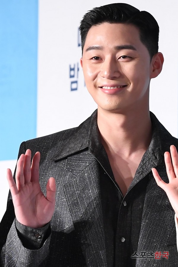 Park Seo-joon is attending the JTBC Drama Itaewon Clath production presentation held at Conrad Hotel in Yeouido, Seoul on the afternoon of the 30th.Itaewon Clath is a Drama depicting the founding myth of youth who pursue freedom with their own values ​​in the small streets of Itaewon, which seems to have compressed the world.Park Seo-joon, Kim Dae-mi, Yoo Jae-myung, and Kwon Na-ra will appear.