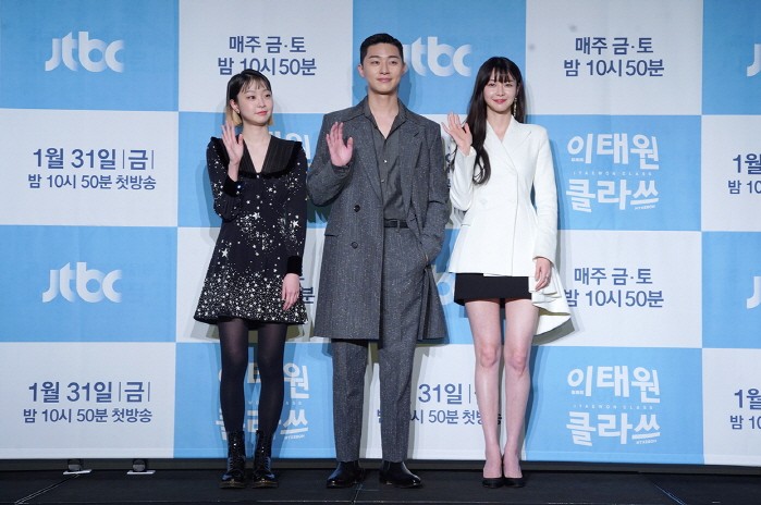 The drama that inspires the value of our freedom, consciousness, and generation communication to us who compromise on reality soon appears in the name of Itaewon Clath.On the 30th, JTBCs new drama Itaewon Clath production presentation was held at Conrad Seoul Park Bloom in Yeouido, Seoul.The narrative and the activities of the attractive actors through the joining of the original author JTBC Itaewon KlathJTBC Itaewon Clath is a drama based on the next webtoon of the same name serialized in 2016. It contains the founding myth of young people who are looking for their freedom in the unreasonable world among the confrontation between the new catcher Sanbam and the large food company Janga in the geographical background of Itaewon.In particular, based on the collaboration between the original author Cho Kwang-jin and director Kim Sung-yoon of Gurmigreen Moonlight, the combination of characters, such as Park Seo-joon, who predicted the transformation of a new character, and Kim Dae-mi, a new artist of unique charm, The vitality of the pole is expected.In addition, it is expected to provide a drama that provides modern people who live in compromise with the perspectives and perspectives of others through the change of characters, the resolution of the conflict structure, and the change of characters who keep their consciousness while experiencing various hardships with the successors of large corporations.Cho Kwang-jin said, At the time of the original work, I was disappointed in the epic expression of each character because I was driven by the weekly closing.I tried to make up for this and to save the image of the characters consumed in the original work in three dimensions. Park Seo-joon said, Since it is a famous original, it will be broadcast in a more added form without getting out of the original work.Park Seo-joon, Kim Dae-mi, Yoo Jae-myeong, Kwon Nara,As mentioned earlier, JTBC Itaewon Clath is expected to lead dramatic fun with the dramatic combination of four leading actors and the hot performances of various believers.First of all, Park Seo-joon plays as the president of Pocha Sanbam.Park Sae-roi Character is a person who has a history of dropping high school and attempting to kill with an unfair story. He will open a potter Dawn Night in Itaewon where his first love Sua (Kwon Nara) lives with money collected after seven years of hardship.Park Seo-joon said, I am enjoying myself in a work that depicts youth because I am a youth now, rather than deliberately choosing youthful works.Itaewon Clath is a new role in the original work, and as soon as I thought about what to express myself, I was able to appear because the director suggested it. Kim Dae-mi plays the role of Joy Seo, a manager of Sweet Night, a versatile charm.Joy is a person who has become a talent in various fields in his mothers unique education, and is fascinated by Park Seo-joon, who has lived a hard life, and helps him in various ways to capture his heart.Kim said, It was fun enough for the original to read in three hours.I was with the director because he told me that he would be able to make my own joy book in a situation where he felt charm as a character that had never been seen before. Yoo Jae-myeong appears as Jang Dae-hee, chairman of the Janga opponent of Pocha Sanbam.Jang Dae-hee Character is a person who started at the bottom of the turbulent era and has achieved the present Jangga, and is uncomfortable with the conviction of Park Seo-joon, the son of Park Sung-yeol, a loyalist, and is a opponent who prevents his future from variously.Yoo Jae-myeong said, I do not think it is a villain to prepare for each work.Itaewon Clath Jang Dae-hee is a villain, but he has a reason, a conviction, and a life history with a bent. He made various efforts such as eye treatment and trembling to express him delicately. Kwon Nara plays Osua, the head of strategic planning team for Janga.Osua Character is a person who has lived with a closed mind with his childhood nursery life. He is a person who is confused in his life while supporting the new one while climbing to the present position with the support of Janga.Kwon Nara said, I was careful to delicately describe the epic part of Osua that was not in the original work.I tried to express the youthful youth that I had to change realistically with my new childhood. In addition, various actors unions such as Kim Dong-hee (played by Jang Geun-soo), Ahn An-hyun (played by Jang Geun-won), Kim Hye-eun (played by Kang Min-jeok), Ryu Kyung-soo of Choi Seung-kwon who will clean up his former gang life and draw a new life, and Lee Joo-young of Danchum chef Ma Hyun-yi, Im going to add.Cho Kwang-jin said, I am satisfied with 120% of the characters who have survived by the power of all actors including the main actors.As I think as an original author, I am more satisfied that the actors have been more intensely worried about the role. Itaewon Clath director Kim Sung-yoon Character fun and everyday catharsis feel the workIn short, JTBC gilt drama Itaewon Clath seems to be meaningful as a work that conveys the new message of youth romance and generation communication based on the simple proposition of youthful revenge drama along with the fun of the original work of webtoon.Park Seo-joon said: This is the second time that Ive ever done a work that is a Webtoon original, maybe not a promising cast among webtoon enthusiasts.However, when it is implemented as a video, you will be able to see how the charm is getting higher.  I think you can enjoy it without difficulty even if you do not see the webtoon first.Id like to ask you to watch a lot of things, he said.Kim Dae-mi said, It is fun and fun to be with everyone who met in the drama Itaewon Class.If you pay attention to the attractiveness of the growing characters, the drama will be more fun. Yoo Jae-myeong said, The drama itself is so attractive that I read the script and told my fellow actors, writers and directors that it is good.Itaewon Clath will be a drama that encompasses generation communication and love of youth.Kwon Nara said, I am happily playing in good breathing with the director and the writer and each actor.I would like to ask for a lot of love in Itaewon Clath, which will come with the charm that the characters breathe one by one. Cho Kwang-jin said, In the proposal I did not think about, I had the opportunity to supplement the lack of the original work and the excitement about what I have never done.Itaewon Class will become more and more fun as the narrative of each actor accumulates as the progress of the round.Kim Sung-yoon said, I would like you to be interested in the story of revenge and youth growth along with the fun of watching the character, and the catharsis of words that I usually wanted to do but can not do.Meanwhile, JTBCs new gilt drama Itaewon Clath will be broadcast every Friday and Saturday at 10:50 pm after the first broadcast on the 31st.