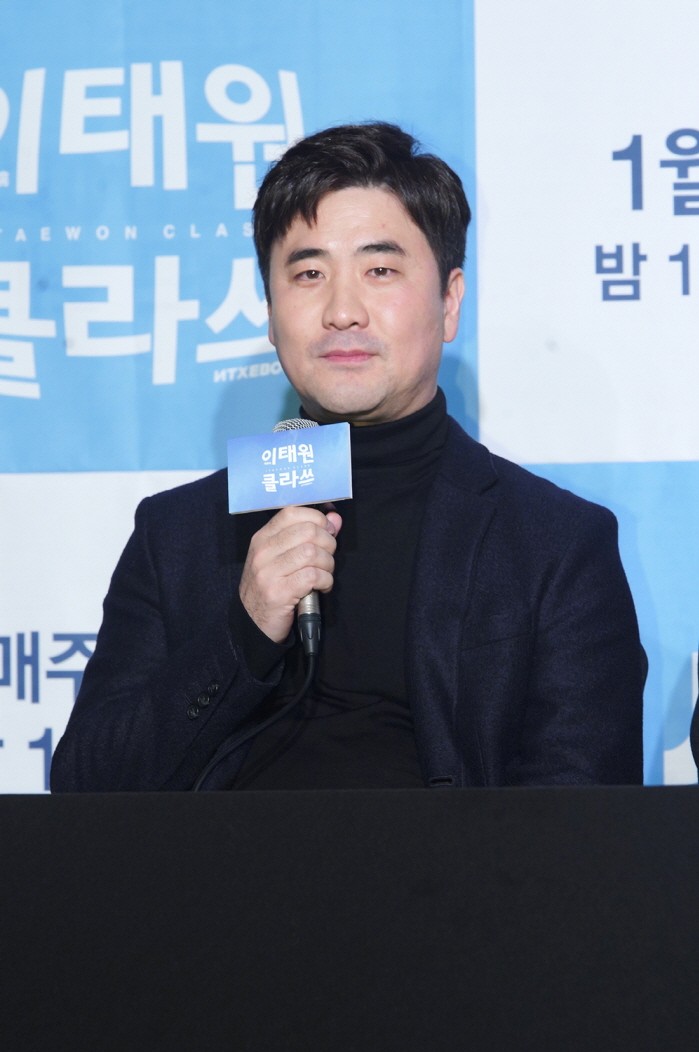 The drama that inspires the value of our freedom, consciousness, and generation communication to us who compromise on reality soon appears in the name of Itaewon Clath.On the 30th, JTBCs new drama Itaewon Clath production presentation was held at Conrad Seoul Park Bloom in Yeouido, Seoul.The narrative and the activities of the attractive actors through the joining of the original author JTBC Itaewon KlathJTBC Itaewon Clath is a drama based on the next webtoon of the same name serialized in 2016. It contains the founding myth of young people who are looking for their freedom in the unreasonable world among the confrontation between the new catcher Sanbam and the large food company Janga in the geographical background of Itaewon.In particular, based on the collaboration between the original author Cho Kwang-jin and director Kim Sung-yoon of Gurmigreen Moonlight, the combination of characters, such as Park Seo-joon, who predicted the transformation of a new character, and Kim Dae-mi, a new artist of unique charm, The vitality of the pole is expected.In addition, it is expected to provide a drama that provides modern people who live in compromise with the perspectives and perspectives of others through the change of characters, the resolution of the conflict structure, and the change of characters who keep their consciousness while experiencing various hardships with the successors of large corporations.Cho Kwang-jin said, At the time of the original work, I was disappointed in the epic expression of each character because I was driven by the weekly closing.I tried to make up for this and to save the image of the characters consumed in the original work in three dimensions. Park Seo-joon said, Since it is a famous original, it will be broadcast in a more added form without getting out of the original work.Park Seo-joon, Kim Dae-mi, Yoo Jae-myeong, Kwon Nara,As mentioned earlier, JTBC Itaewon Clath is expected to lead dramatic fun with the dramatic combination of four leading actors and the hot performances of various believers.First of all, Park Seo-joon plays as the president of Pocha Sanbam.Park Sae-roi Character is a person who has a history of dropping high school and attempting to kill with an unfair story. He will open a potter Dawn Night in Itaewon where his first love Sua (Kwon Nara) lives with money collected after seven years of hardship.Park Seo-joon said, I am enjoying myself in a work that depicts youth because I am a youth now, rather than deliberately choosing youthful works.Itaewon Clath is a new role in the original work, and as soon as I thought about what to express myself, I was able to appear because the director suggested it. Kim Dae-mi plays the role of Joy Seo, a manager of Sweet Night, a versatile charm.Joy is a person who has become a talent in various fields in his mothers unique education, and is fascinated by Park Seo-joon, who has lived a hard life, and helps him in various ways to capture his heart.Kim said, It was fun enough for the original to read in three hours.I was with the director because he told me that he would be able to make my own joy book in a situation where he felt charm as a character that had never been seen before. Yoo Jae-myeong appears as Jang Dae-hee, chairman of the Janga opponent of Pocha Sanbam.Jang Dae-hee Character is a person who started at the bottom of the turbulent era and has achieved the present Jangga, and is uncomfortable with the conviction of Park Seo-joon, the son of Park Sung-yeol, a loyalist, and is a opponent who prevents his future from variously.Yoo Jae-myeong said, I do not think it is a villain to prepare for each work.Itaewon Clath Jang Dae-hee is a villain, but he has a reason, a conviction, and a life history with a bent. He made various efforts such as eye treatment and trembling to express him delicately. Kwon Nara plays Osua, the head of strategic planning team for Janga.Osua Character is a person who has lived with a closed mind with his childhood nursery life. He is a person who is confused in his life while supporting the new one while climbing to the present position with the support of Janga.Kwon Nara said, I was careful to delicately describe the epic part of Osua that was not in the original work.I tried to express the youthful youth that I had to change realistically with my new childhood. In addition, various actors unions such as Kim Dong-hee (played by Jang Geun-soo), Ahn An-hyun (played by Jang Geun-won), Kim Hye-eun (played by Kang Min-jeok), Ryu Kyung-soo of Choi Seung-kwon who will clean up his former gang life and draw a new life, and Lee Joo-young of Danchum chef Ma Hyun-yi, Im going to add.Cho Kwang-jin said, I am satisfied with 120% of the characters who have survived by the power of all actors including the main actors.As I think as an original author, I am more satisfied that the actors have been more intensely worried about the role. Itaewon Clath director Kim Sung-yoon Character fun and everyday catharsis feel the workIn short, JTBC gilt drama Itaewon Clath seems to be meaningful as a work that conveys the new message of youth romance and generation communication based on the simple proposition of youthful revenge drama along with the fun of the original work of webtoon.Park Seo-joon said: This is the second time that Ive ever done a work that is a Webtoon original, maybe not a promising cast among webtoon enthusiasts.However, when it is implemented as a video, you will be able to see how the charm is getting higher.  I think you can enjoy it without difficulty even if you do not see the webtoon first.Id like to ask you to watch a lot of things, he said.Kim Dae-mi said, It is fun and fun to be with everyone who met in the drama Itaewon Class.If you pay attention to the attractiveness of the growing characters, the drama will be more fun. Yoo Jae-myeong said, The drama itself is so attractive that I read the script and told my fellow actors, writers and directors that it is good.Itaewon Clath will be a drama that encompasses generation communication and love of youth.Kwon Nara said, I am happily playing in good breathing with the director and the writer and each actor.I would like to ask for a lot of love in Itaewon Clath, which will come with the charm that the characters breathe one by one. Cho Kwang-jin said, In the proposal I did not think about, I had the opportunity to supplement the lack of the original work and the excitement about what I have never done.Itaewon Class will become more and more fun as the narrative of each actor accumulates as the progress of the round.Kim Sung-yoon said, I would like you to be interested in the story of revenge and youth growth along with the fun of watching the character, and the catharsis of words that I usually wanted to do but can not do.Meanwhile, JTBCs new gilt drama Itaewon Clath will be broadcast every Friday and Saturday at 10:50 pm after the first broadcast on the 31st.