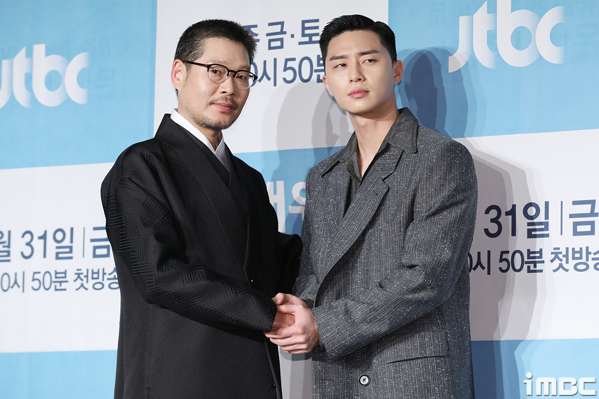 Actor Yoo Jae-myung and Park Seo-joon pose at the JTBC drama Itaewon Clath production presentation held at Conrad Seoul Hotel in Yeongdeungpo-gu, Seoul on the afternoon of the 30th.iMBC Servo Type  Photo Servo Type