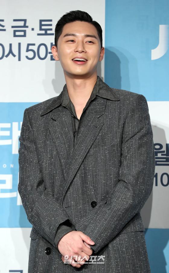 On the afternoon of the 30th, JTBCs new gilt drama Itaewon Clath production presentation was held at the Conrad Hotel in Yeouido, Yeongdeungpo-gu, Seoul.Actor Park Seo-joon, Kim Dae-mi, Yoo Jae-myeong, Kwon Na-ra, Kim Seong-yoon, and Jo Kwang-jin were present.The shooting took place up to 10 times.When asked about the early point of view, Park Seo-joon said, Drama itself is not a story that is far from the original because it is a famous original.It seems to be a broadcast with a funny story added, he said. Web toon original works come out a lot early on.The part you thought was important, the part I was attracted to this drama, was the role Remady.I thought it was funny in drama, so I tried to express it delicately. He added, I will be able to enjoy it even if I did not see the original work. Itaewon Clath is a work that depicts the hip rebellion of youths who are united in an unreasonable world, stubbornness and popularity.Their entrepreneurial myths, which pursue freedom with their own values ​​are dynamically unfolded in the small streets of Itaewon, which seems to have compressed the world.Kim Seong-yoon, director of Drama Gurmigreen Moonlight and Discovery of Love, and author Jo Kwang-jin, co-ordinated with the original work, which recorded the first place in pay-per-view sales of Web toon, cumulative number of views of 220 million views and 9.9 points in the series.It will be broadcast first at 10:50 p.m. on the 31st.