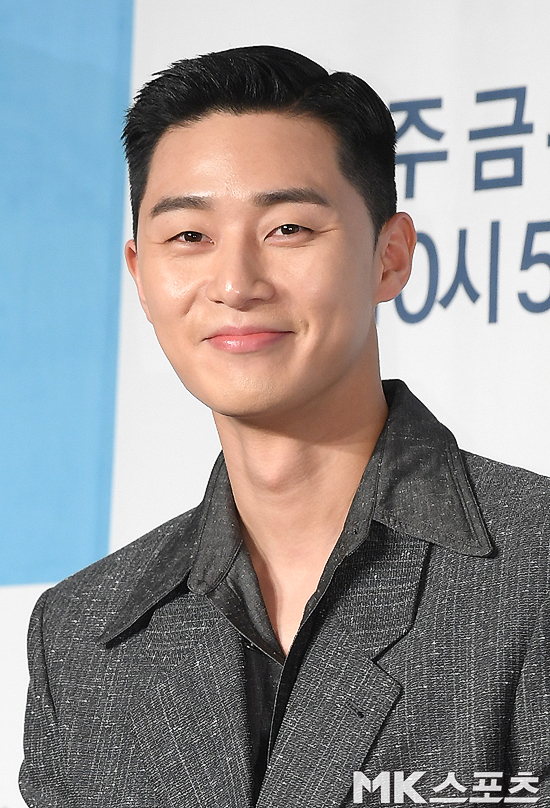 Actor Park Seo-joon poses at the jtbc drama Itaewon Klath production presentation held at the Yeouido-dong Conrad Hotel in Yeongdeungpo-gu, Seoul on the afternoon of the 30th.