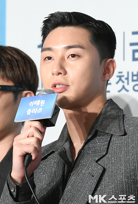 Actor Park Seo-joon speaks his feelings at the jtbc drama Itaewon Klath production presentation held at the Yeouido-dong Conrad Hotel in Seoul Youngdeungpo District on the afternoon of the 30th.