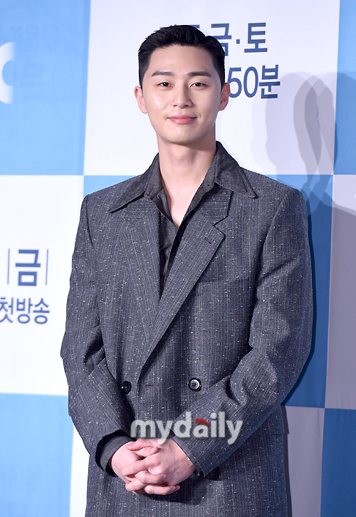 Park Seo-joon is attending the JTBC gilt Drama Itaewon Clath production presentation held at Conrad Hotel Seoul, Yeouido, Seoul on the afternoon of the 30th.Itaewon Clath, starring Park Seo-joon, Kim Dae-mi, Yoo Jae-myung and Kwon Na-ra, is a work that shows the hip rebellion of youths who are united in an unreasonable world, stubbornness and passengerhood.