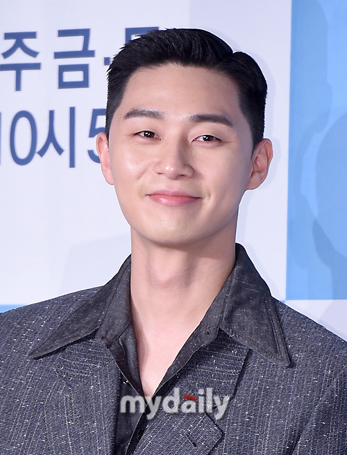 Actor Park Seo-joon reveals current face is middle school sophomorePark Seo-joon, Kim Dae-mi, Yoo Jae-myung, Kwon Na-ra, Kim Sung-yoon and Cho Kwang-jin attended the JTBC Itaewon Klath production presentation held at the Conrad Hotel in Yeongdeungpo-gu, Seoul on the afternoon of the 30th.Park Seo-joon, who appears in the early uniform, said, I do not feel like uniform.When I was an adult from high school, when I grew up, I had to act on these processes, so I think Ive looked back on my growing years, he said.When I was a child, I heard the most about the tone of the Stoneman Douglas High School shooting.Like a child, there was such a thing as saying, I ate rice, and that.I thought I should think about it once and not pretend to be young. I thought Stoneman Douglas High School shooting would not matter because my face is now in the second grade of Middle School.On the other hand, Itaewon Clath, which is based on the next Web tone of the same name and written by the original author, depicts the hip rebellion of youths who are united in an unreasonable world, stubbornness and guest.Their founding myths, which pursue freedom with their own values, will be unfolded dynamically on the small streets of Itaewon, which seems to have compressed the world.