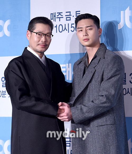 Park Seo-joon and Yoo Jae-myung are attending the JTBC gilt drama Itaewon Clath production presentation at the Conrad Hotel Seoul in Seoul, Yeouido on the afternoon of the 30th.Itaewon Clath, starring Park Seo-joon, Kim Dae-mi, Yo Jae-myung, and Kwon Na-ra, is a work that shows the hip rebellion of youths who are united in an unreasonable world, stubbornness and passengerism.