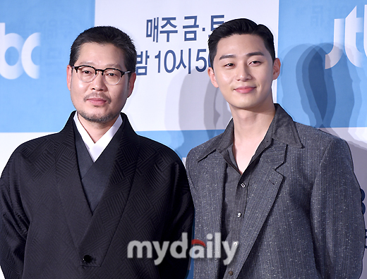Park Seo-joon and Yoo Jae-myung are attending the JTBC gilt drama Itaewon Clath production presentation held at Conrad Hotel Seoul, Yeouido, Seoul on the afternoon of the 30th.Itaewon Clath, starring Park Seo-joon, Kim Dae-mi, Yoo Jae-myung and Kwon Na-ra, is a work that shows the hip rebellion of youths who are united in an unreasonable world, stubbornness and passengerhood.