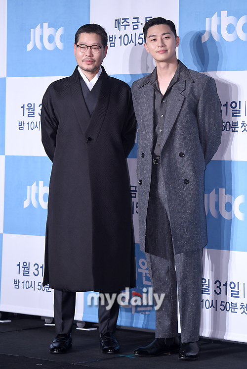 Park Seo-joon and Yoo Jae-myung are attending the JTBC gilt drama Itaewon Clath production presentation at the Conrad Hotel Seoul in Seoul, Yeouido on the afternoon of the 30th.Itaewon Clath, starring Park Seo-joon, Kim Dae-mi, Yoo Jae-myung, and Kwon Na-ra, is a work that shows the hip rebellion of youths who are united in an unreasonable world, stubbornness and passengerism.