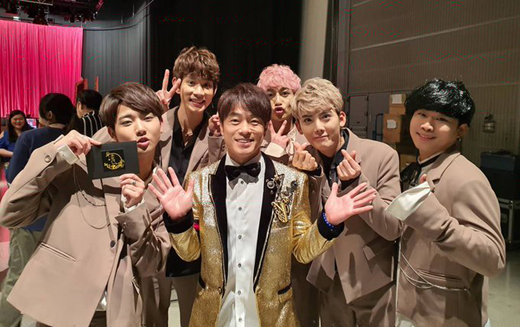 The gag idol group Kokun (KOKOON, Jeon Jae-min, Lee Chang-han, Kang Joo-won, Kim Tae-gil and Ryo Tanaka) met Japanese famous comedian Jin Nai Tomonori.Cocoon appeared on Fuji TV popular entertainment program Netapare on the 24th.Netapare is Fuji TVs representative comedy program, a format in which gag-loving guests appear and play gag battles.Japanese famous comedians Kiyotaka Nanbara, Tomonori Jinnai and Takahisa Masuda of the group News (NEWS) are in charge of the proceedings.Cocoon, who appeared in Netapare, showed Japanese gag and succeeded in targeting the laughter of Japanese cast and viewers.It is a result of the long-term performances of Shin-Okubo and Shibuya in Japan through Comedy Week in Hongdae and Busan International Comedy Festival starting with Comedy Big League.On the 29th after the broadcast, he also released a photo of the members with Jinnai Tomonori through Twitter.Meanwhile, Cocoon is a five-member male group produced by comedian Yoon Hyung-bin and Yoshimoto Heung-up, Japans largest entertainment company. He made his debut on the gag stage through tvN Comedy Big League in 2018.